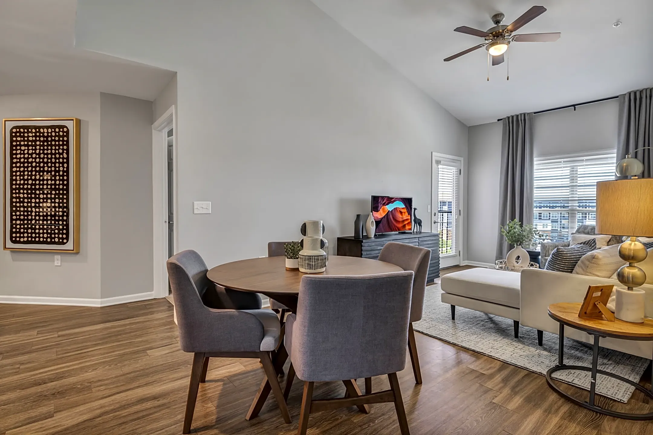 Kinsley Forest - 5400 North Summit Street | Kansas City, MO Apartments ...