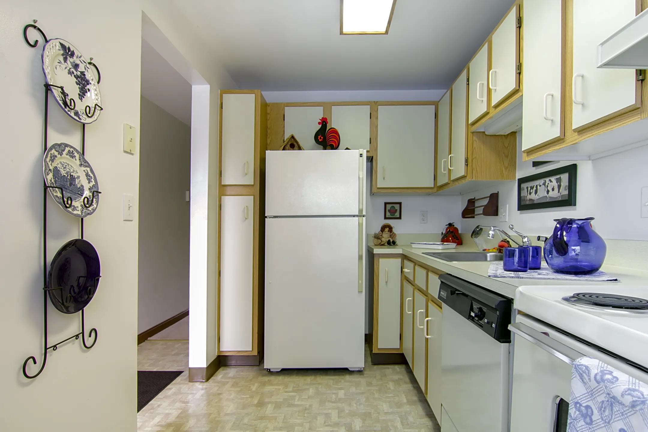 Kitchen - Cornfield Apartments - Ellington, CT