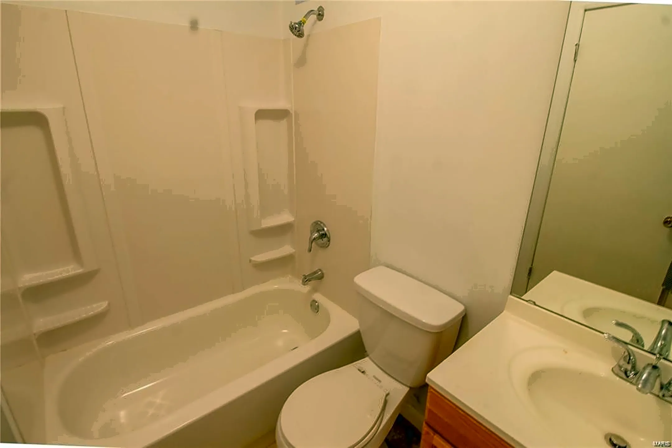 Bathroom - 1018 Wylin Ct - Saint Louis, MO