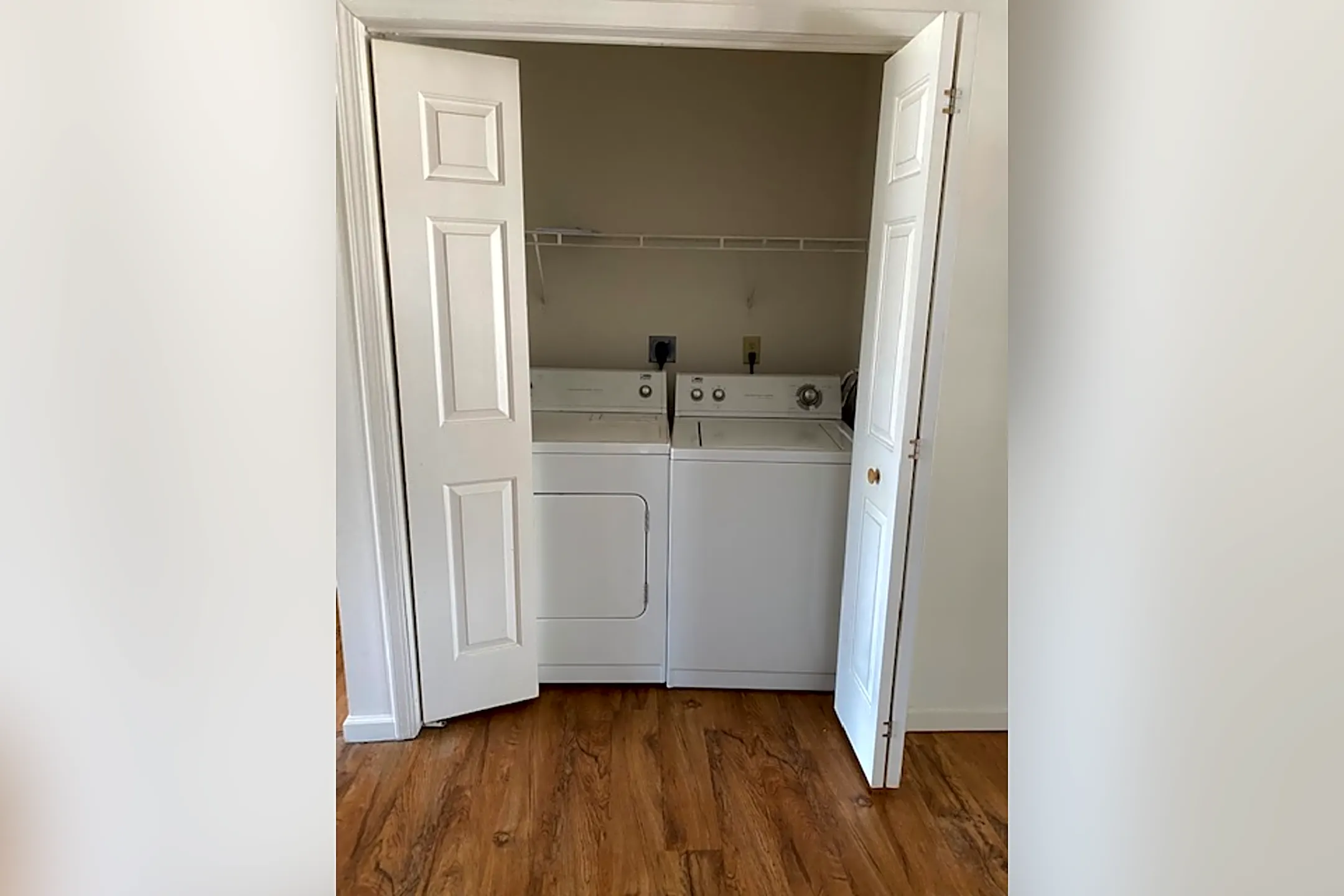 Bathroom - 24 W Campbell Rd - Schenectady, NY