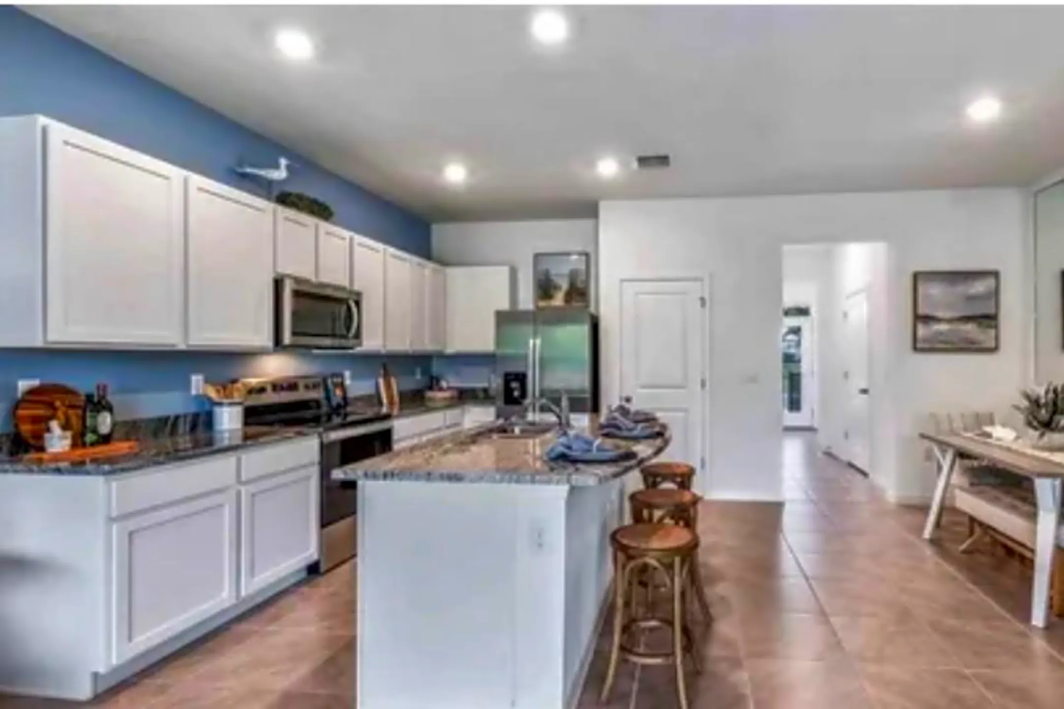 Kitchen - 17550 Crescent Moon Lp - Bradenton, FL