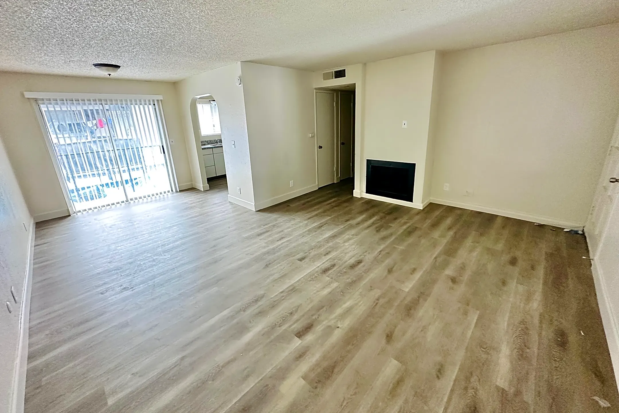 2077 W Shields Ave 2077 W Shields Ave unit 202 Fresno, CA