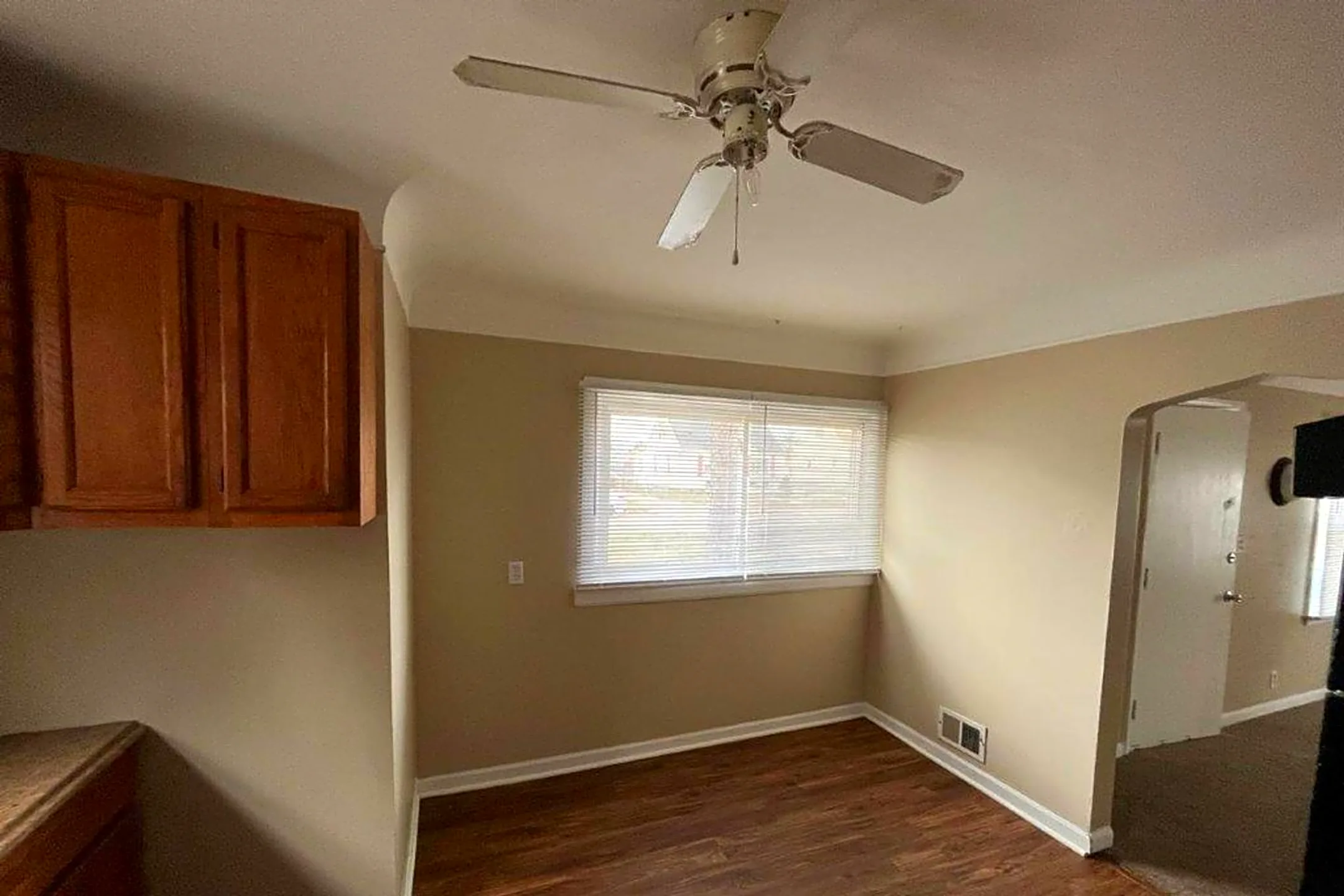 26610 Belleair St Houses Roseville, MI 48066