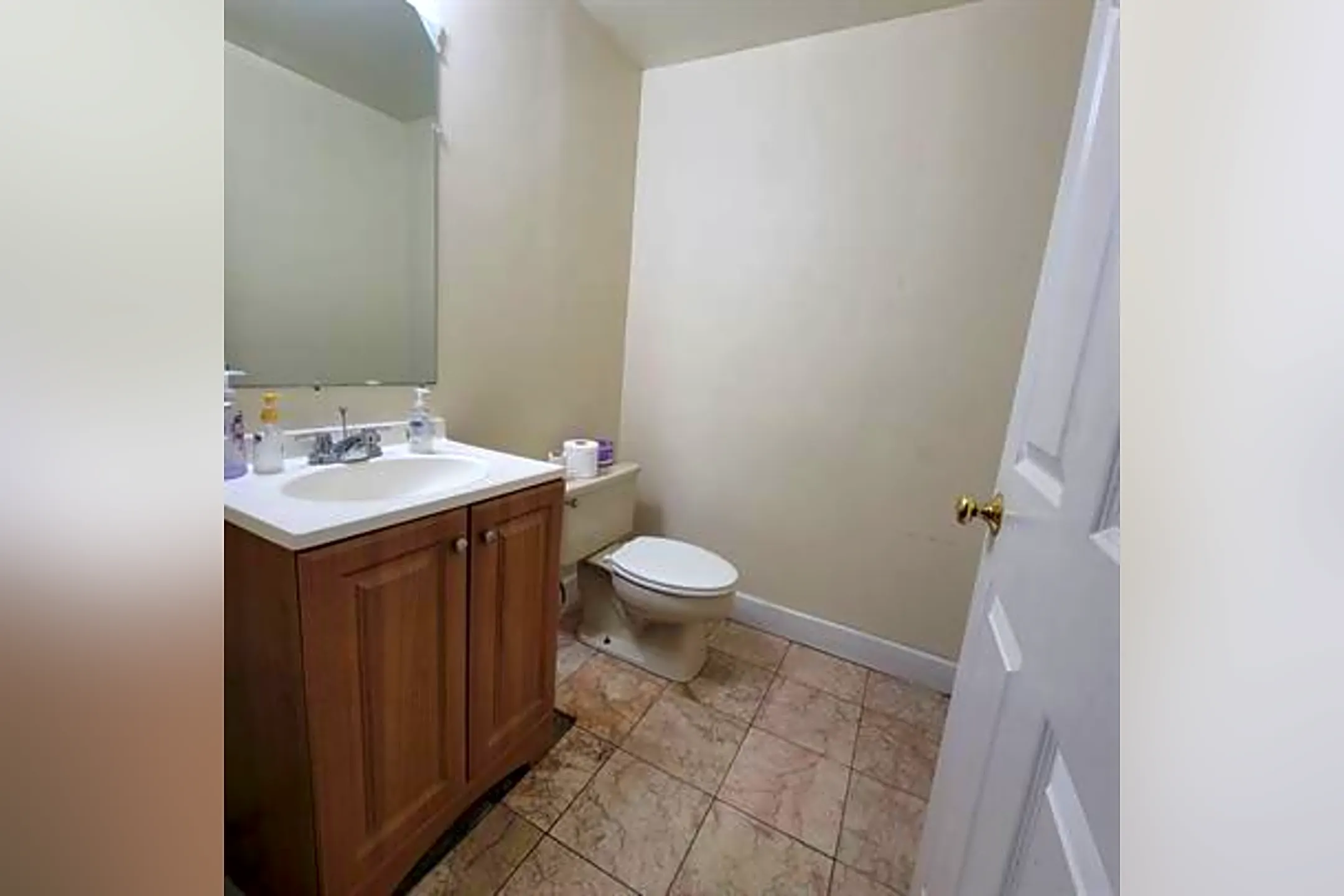 Bathroom - 876 Payne Ave - Saint Paul, MN