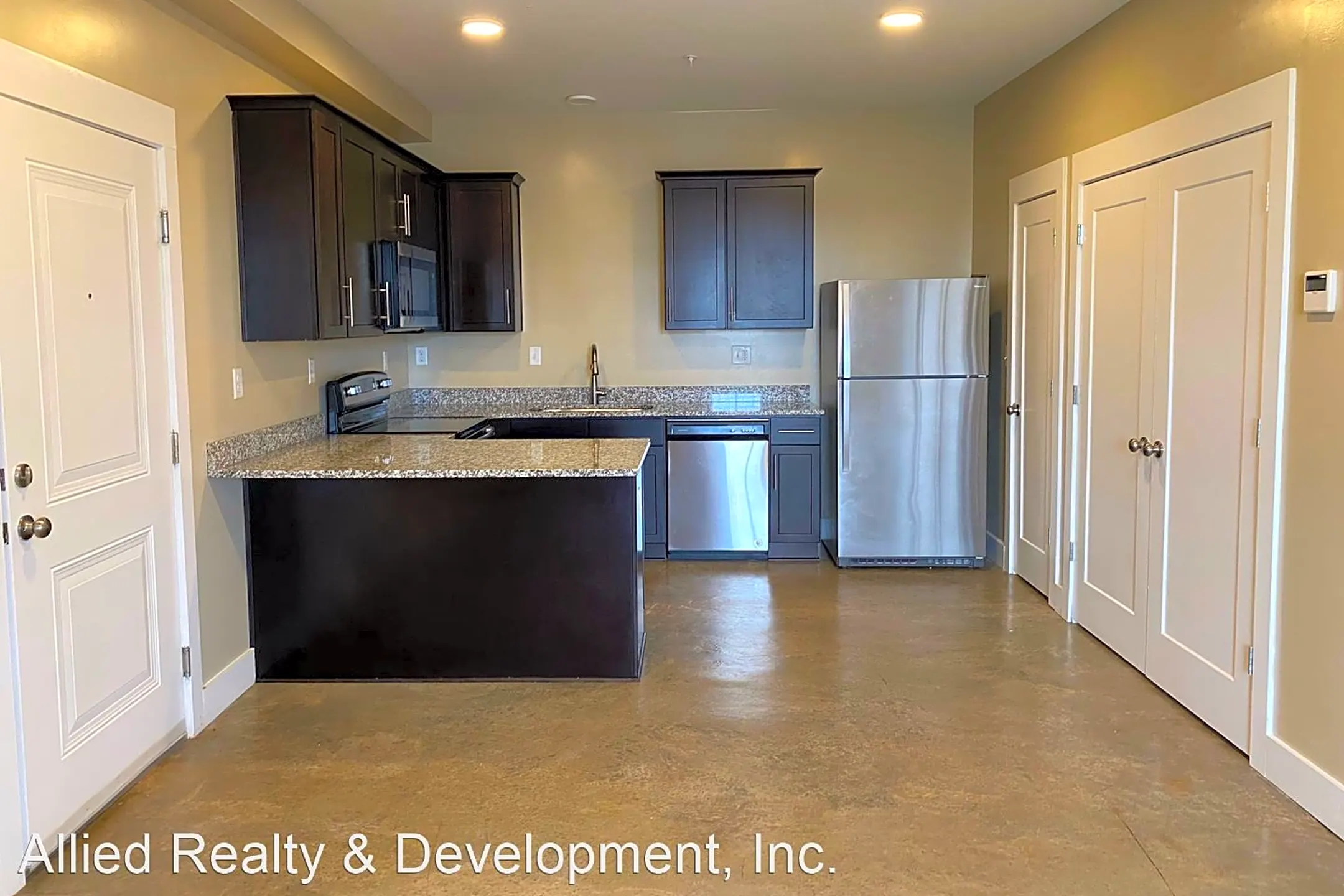 Kitchen - 936 22nd Avenue East - Tuscaloosa, AL