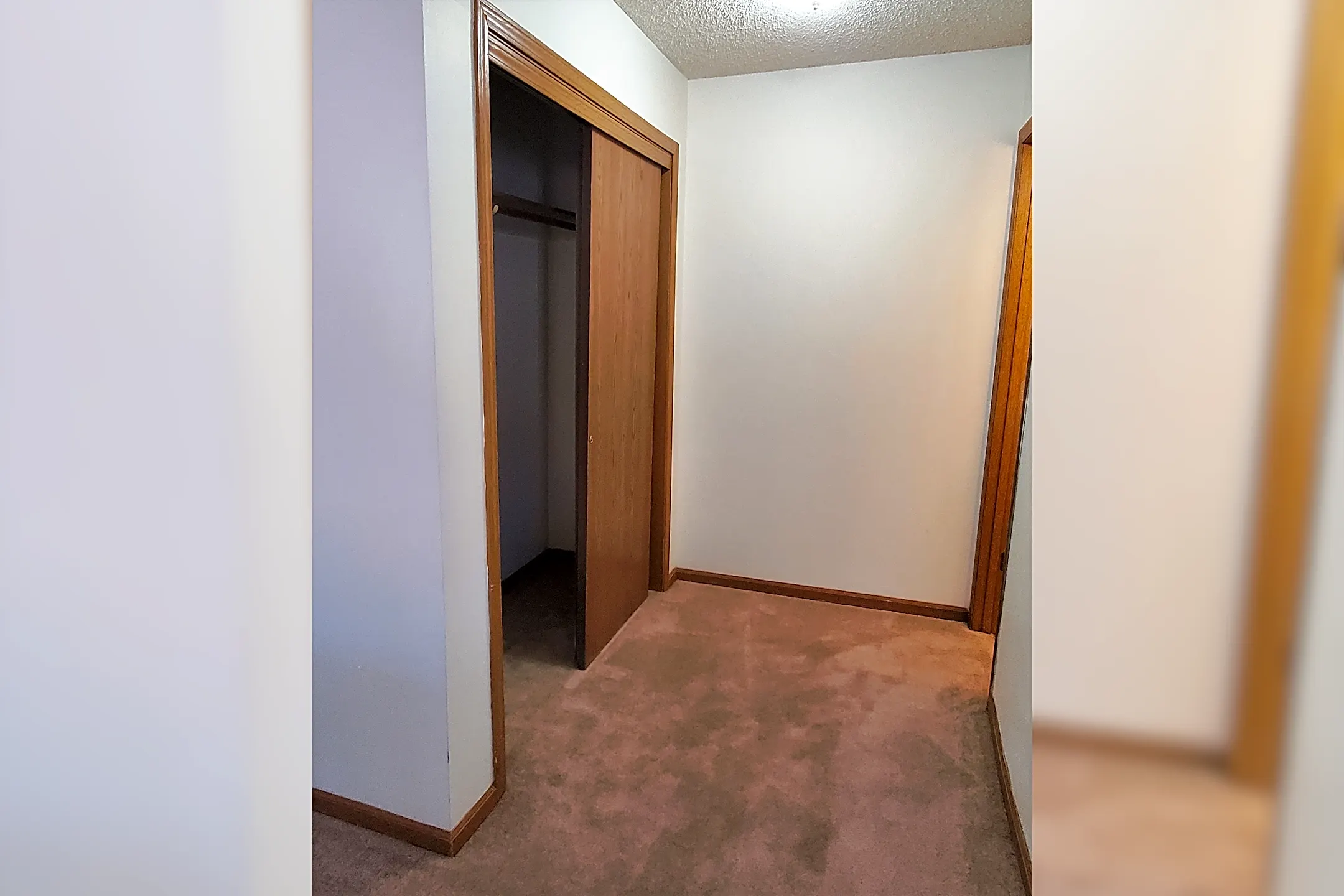 Pinewood Studio Apartments 5225 North Brighton Place Kansas City