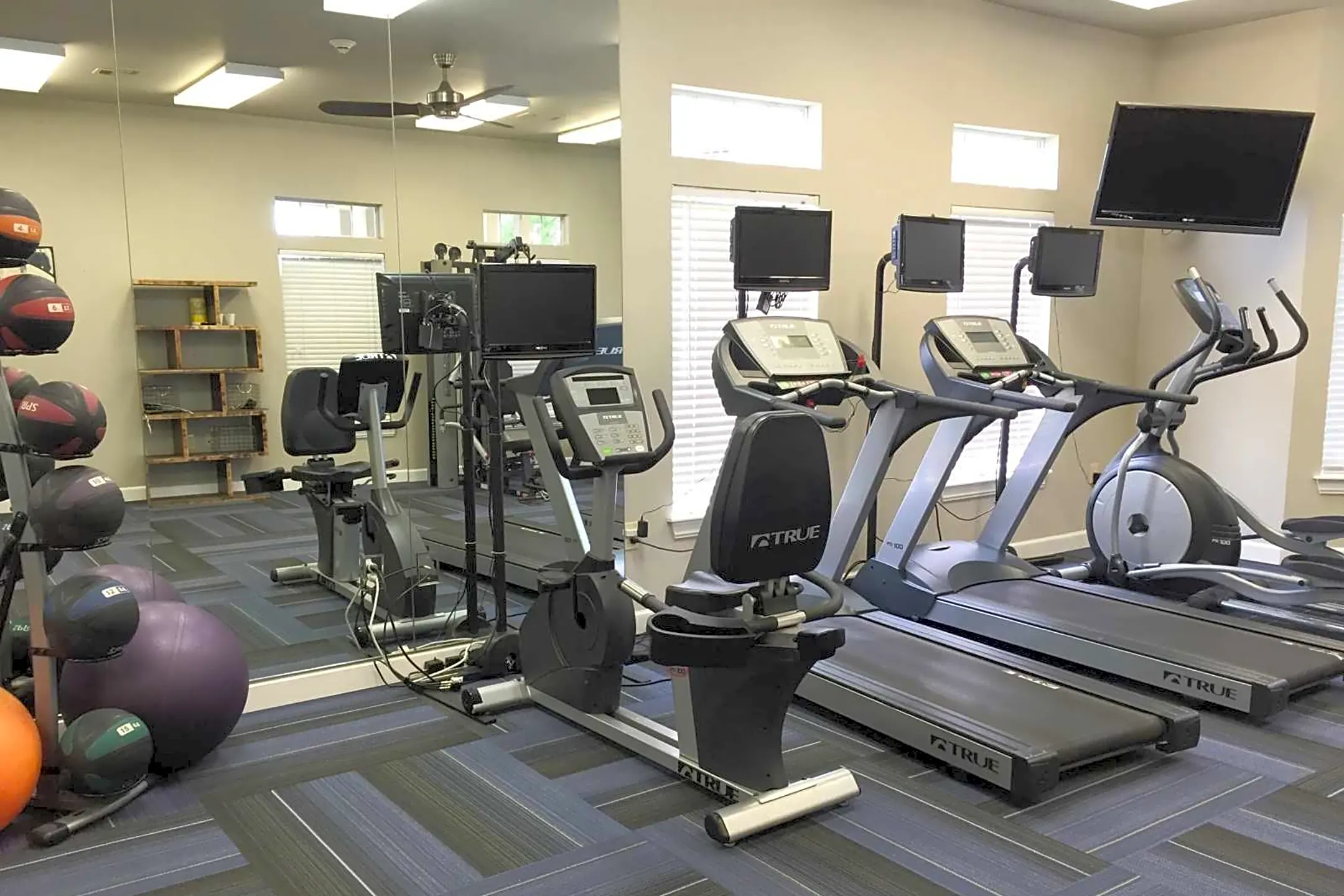 Fitness Weight Room - The Villas At Aspen Park - Broken Arrow, OK