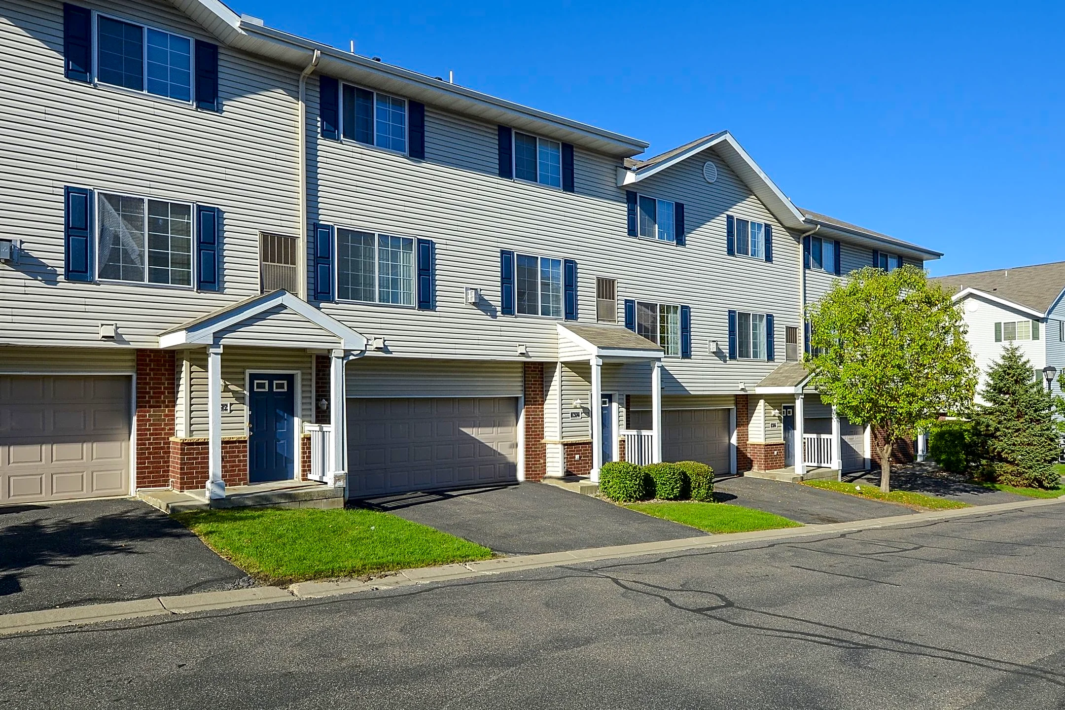 Wyngate Townhomes Apartments - Burnsville, MN 55337