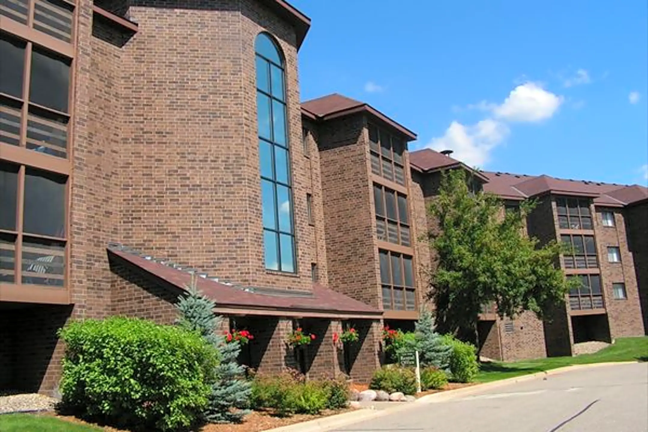 Poplar Bridge 9350 Collegeview Rd Bloomington, MN Apartments for