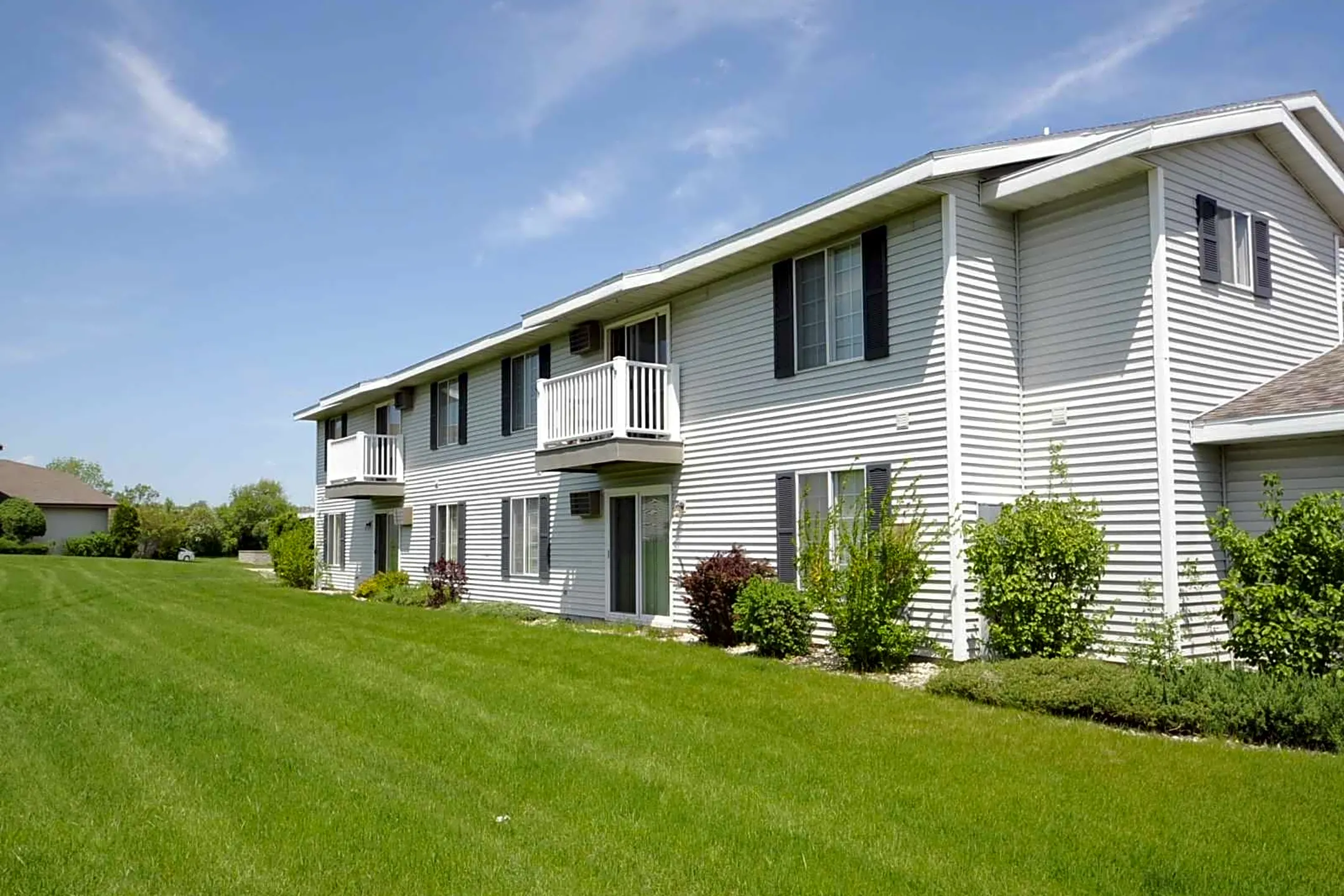 Building - Heritage Village Apartments - Greenfield, WI - Milwaukee, WI