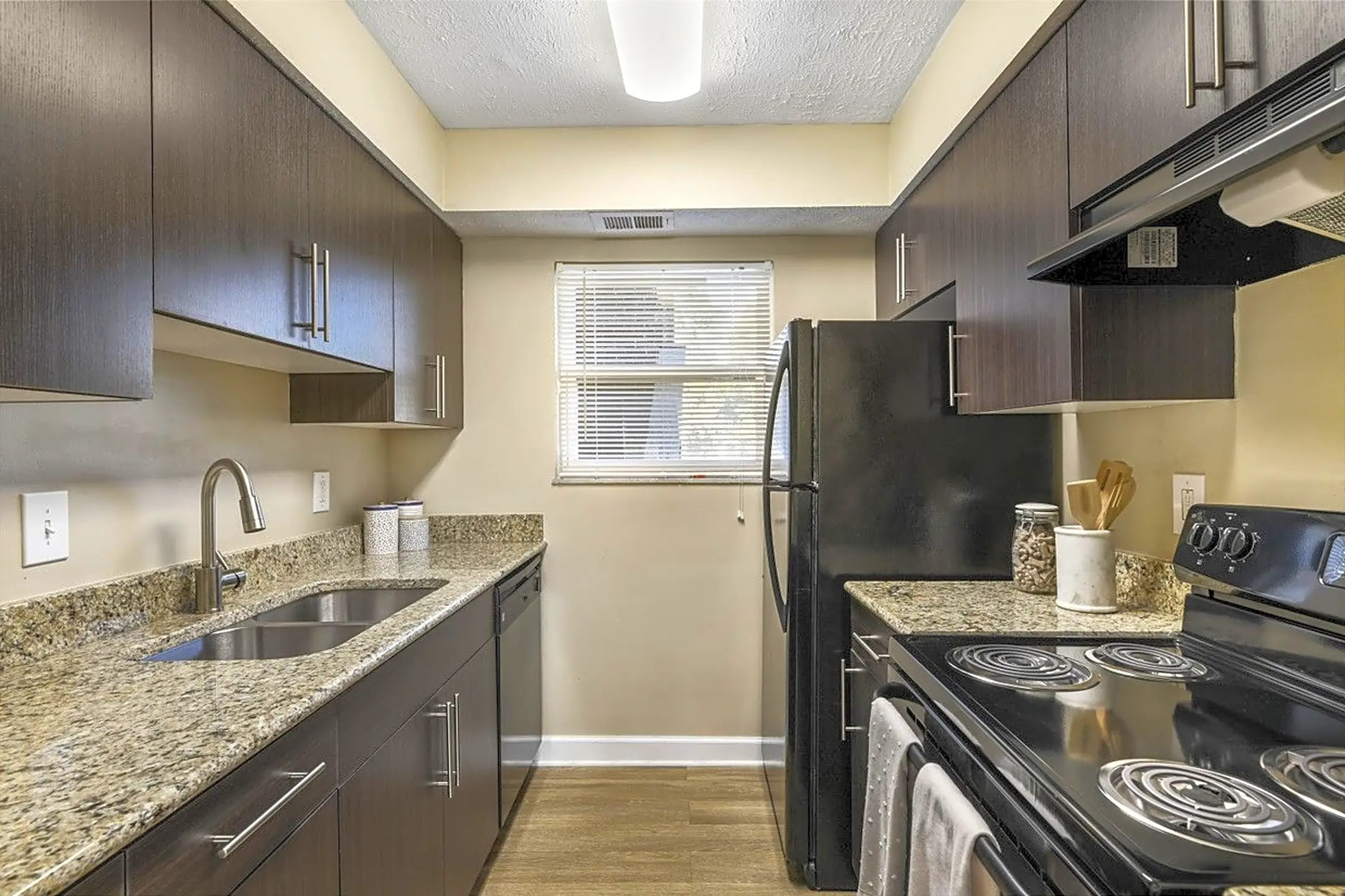Kitchen - Hidden Creek - Columbus, OH