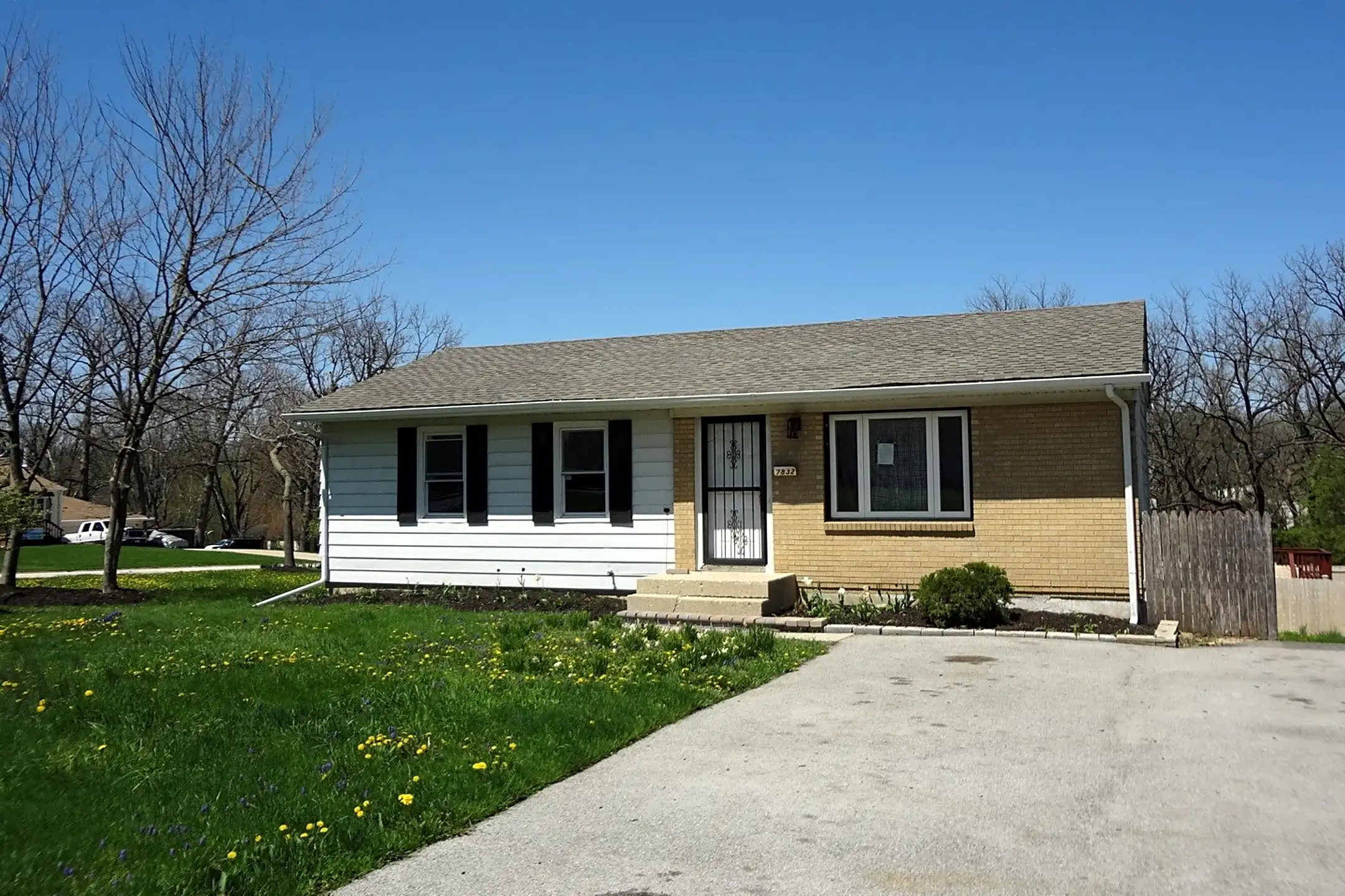 Building - 7832 Jonquil Ln - Woodridge, IL