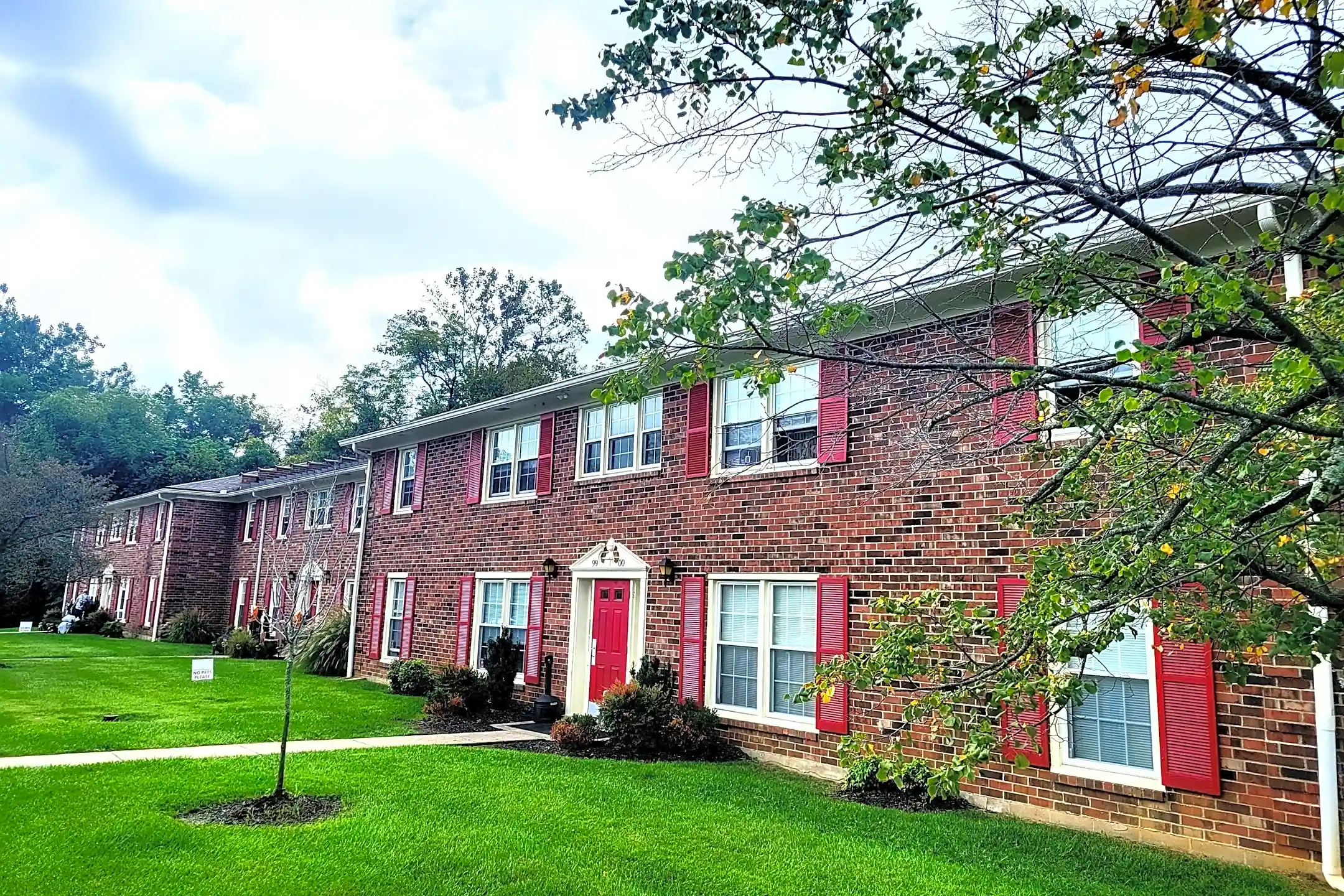 Skyview Commons 9907 Grassland Drive Jeffersontown, KY Apartments