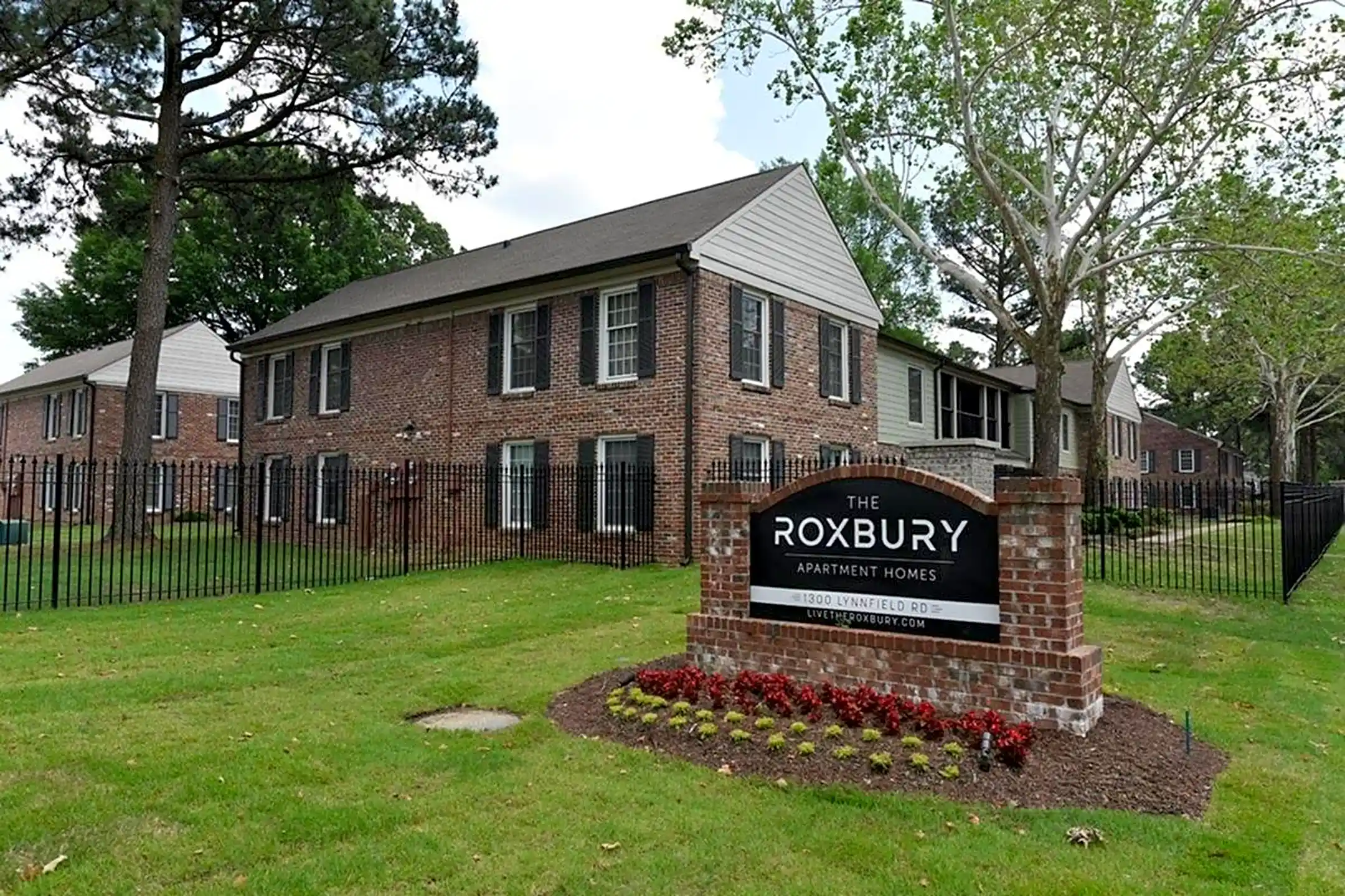 The Roxbury Apartment Homes Apartments Memphis, TN 38119