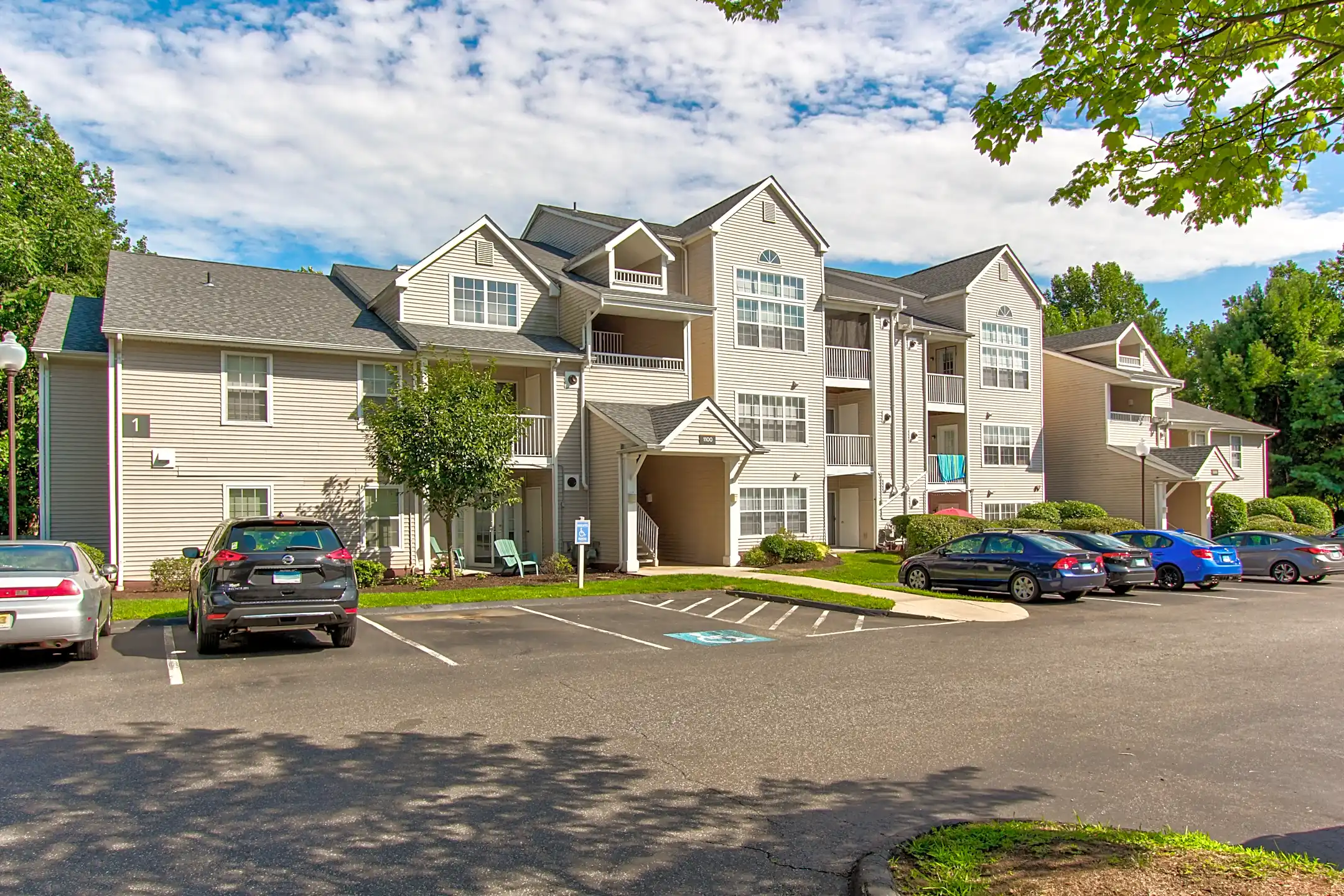 The Royce at Trumbull 100 Avalon Gates Trumbull, CT Apartments for