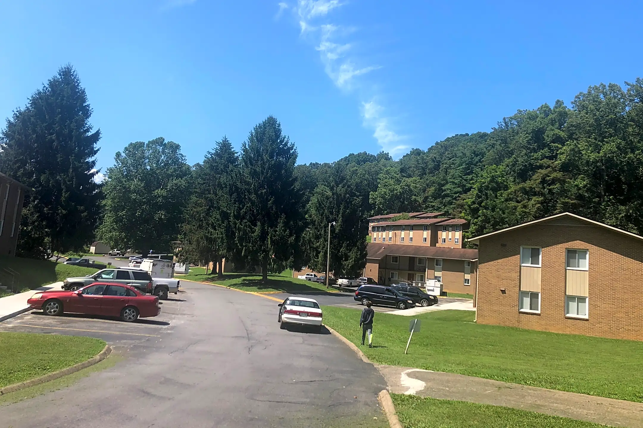 Pool - Lynnridge Apartments - Elizabethton, TN
