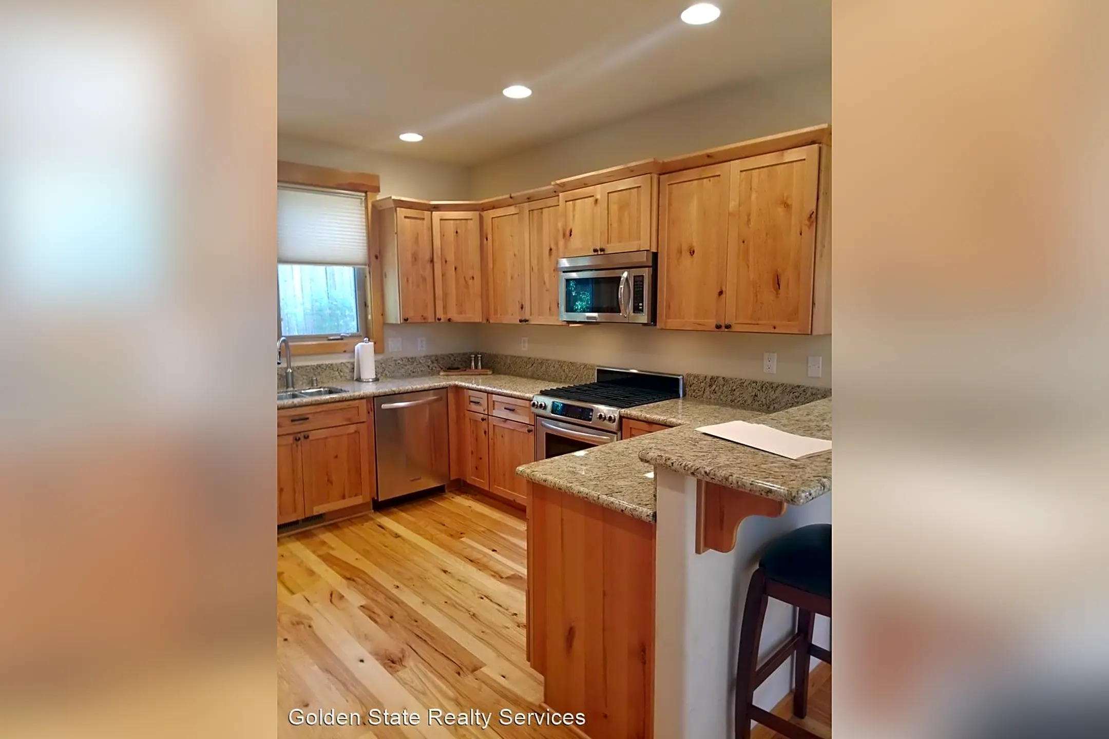 Kitchen - 10583 Sara Bear Ln - Truckee, CA