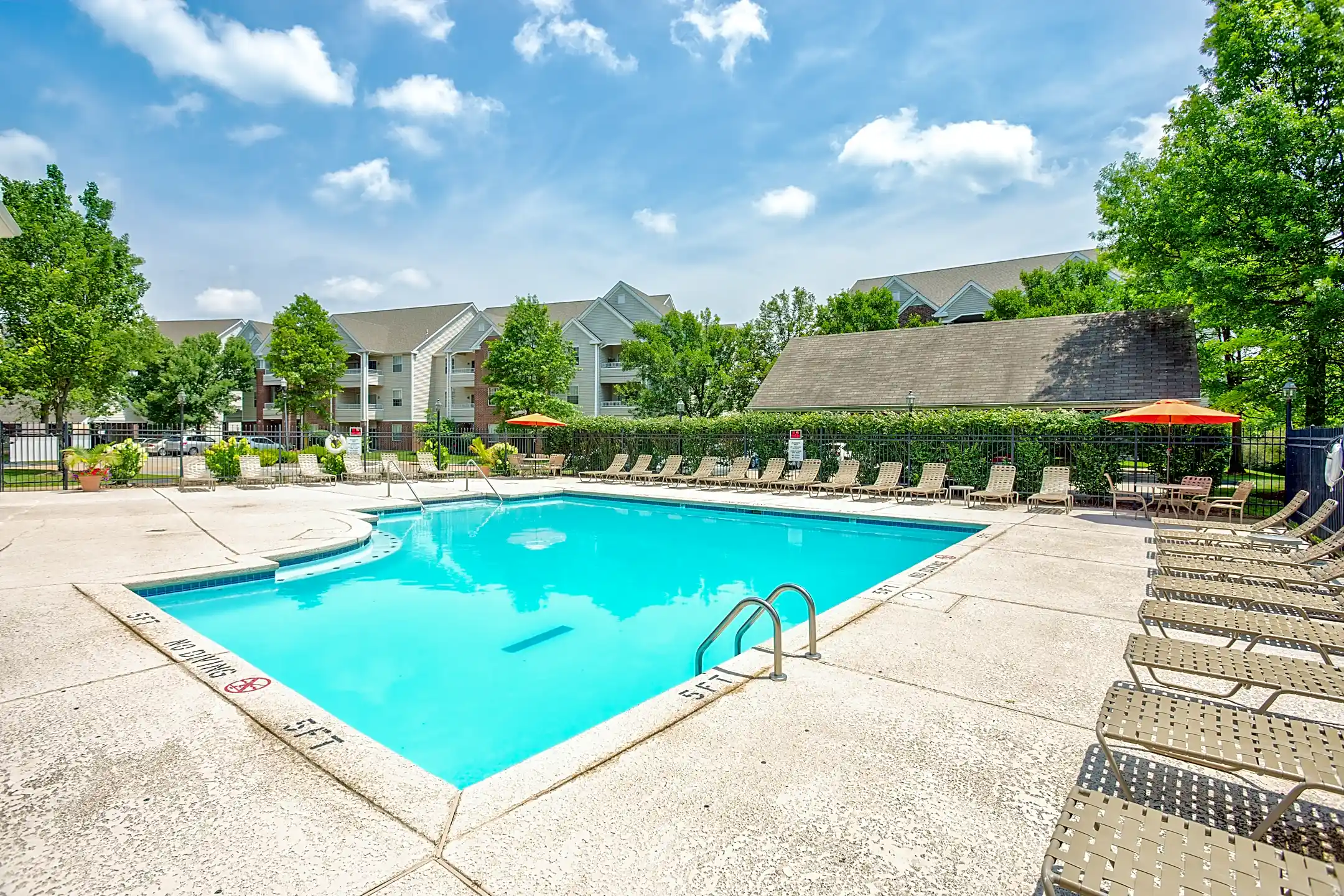 Carriage Place Apartments Grover, MO 63040