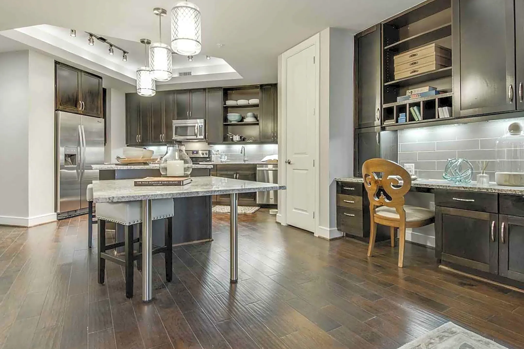 Kitchen - Apartments at Stone Oak - San Antonio, TX