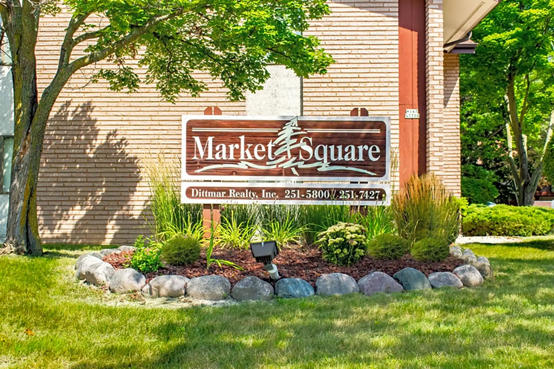 Market Square Apartments N76W14621 Market Dr Menomonee Falls, WI