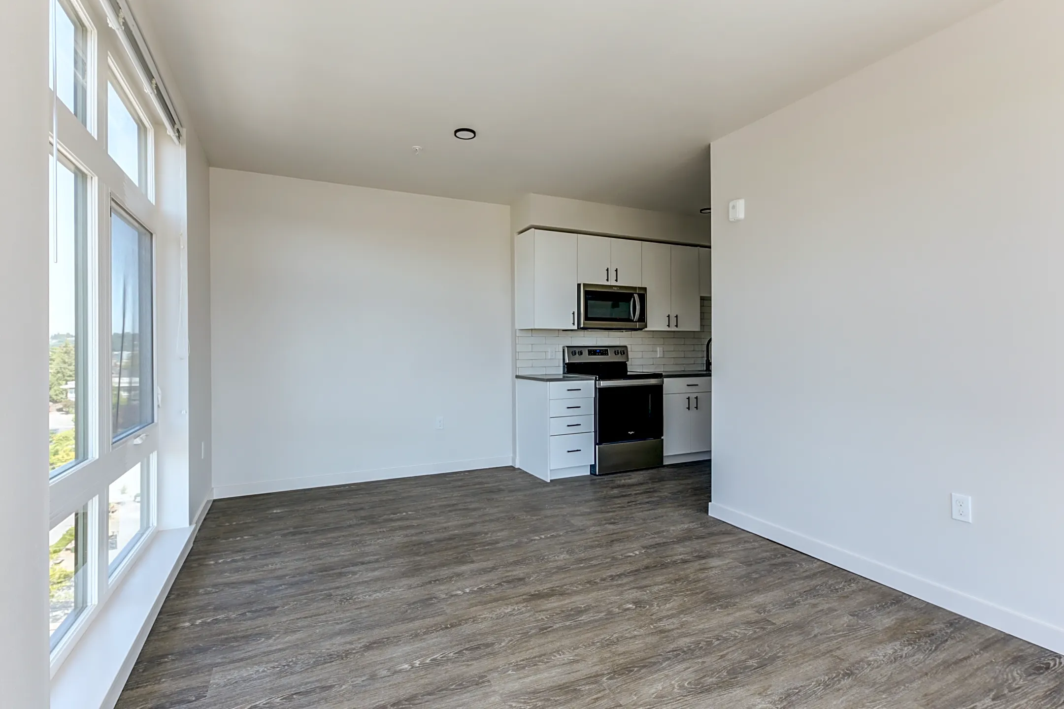Living Room - Roystone Apartments - Seattle, WA