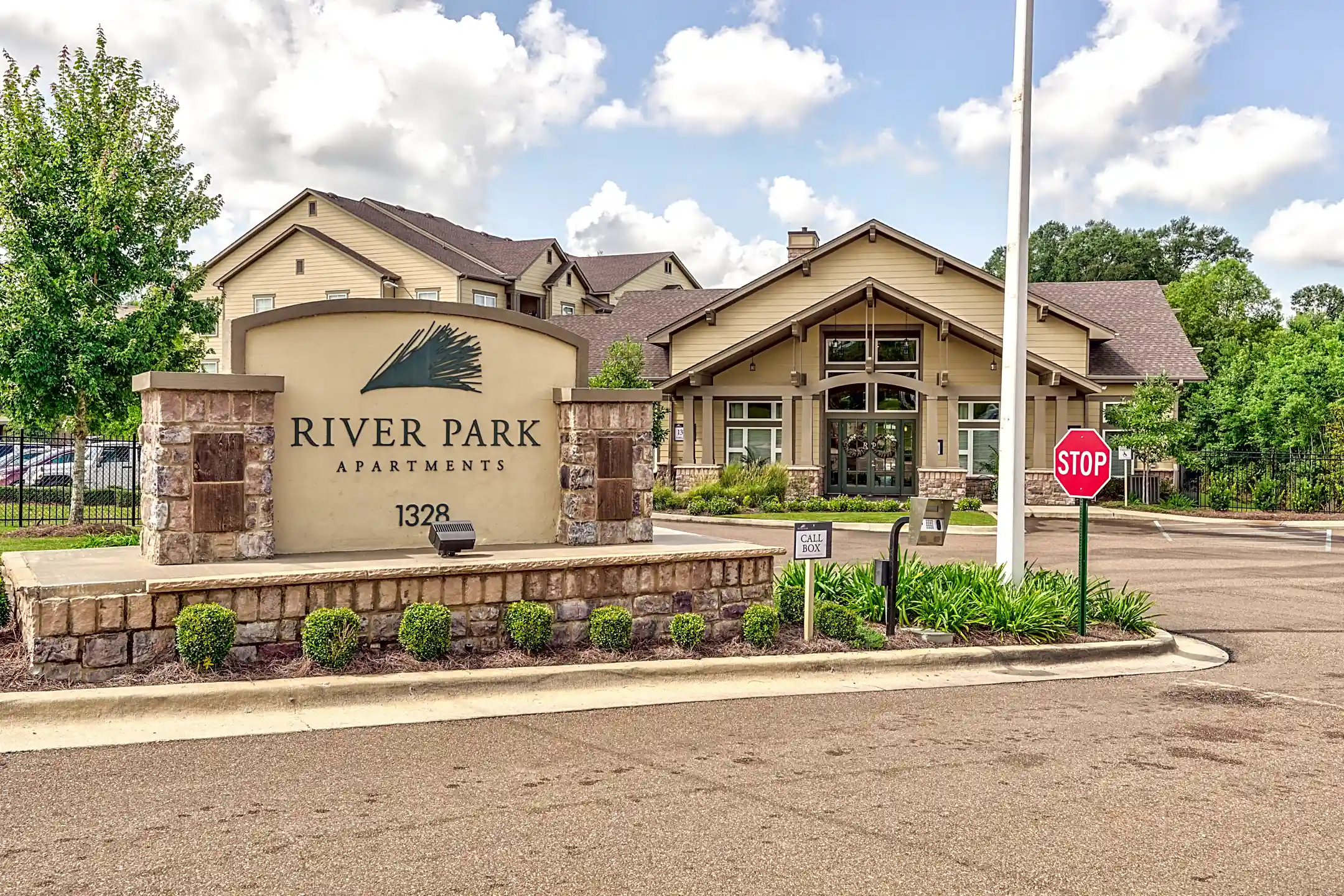 River Park Apartments 1328 Parklane Road MS Apartments for Rent Rent.