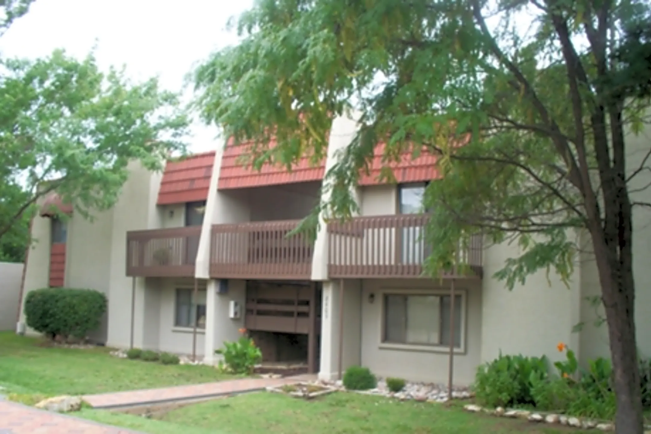 Building - The Aragon Apartments - Wichita, KS