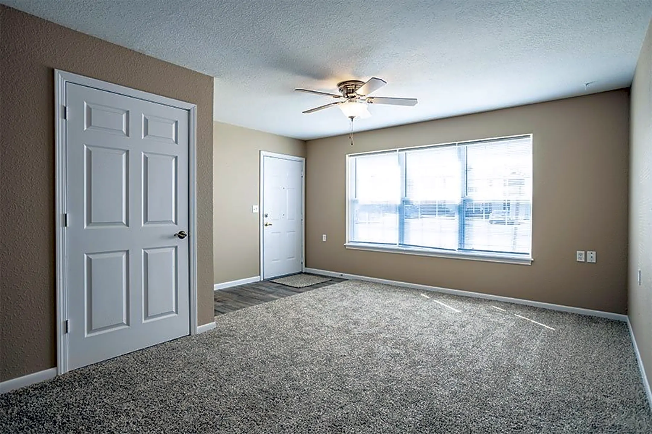 Silverwood Apartments Winfield, KS 67156