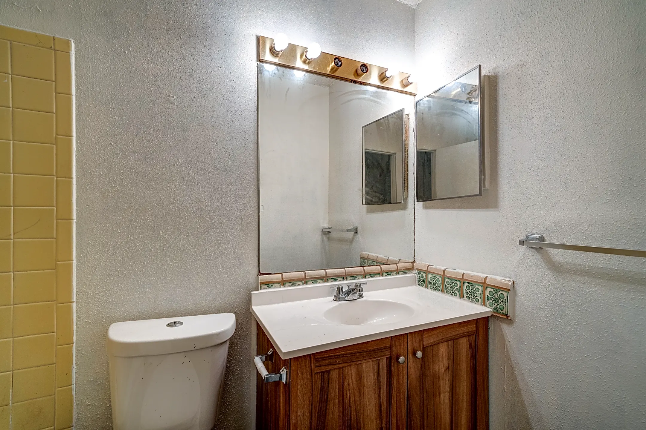 Bathroom - Winston Square - San Antonio, TX