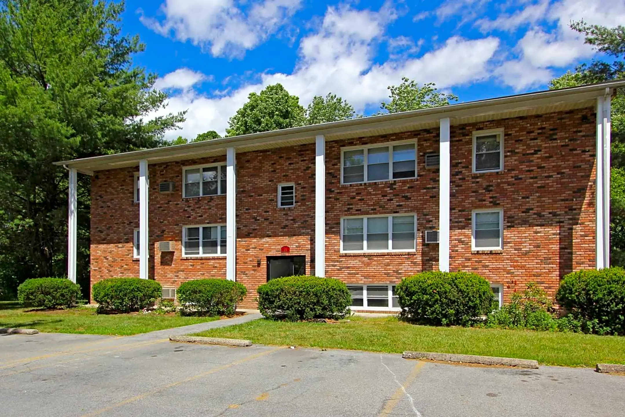 Blue Barns Apartments 21 Ashdown Road Ballston Lake, NY Apartments