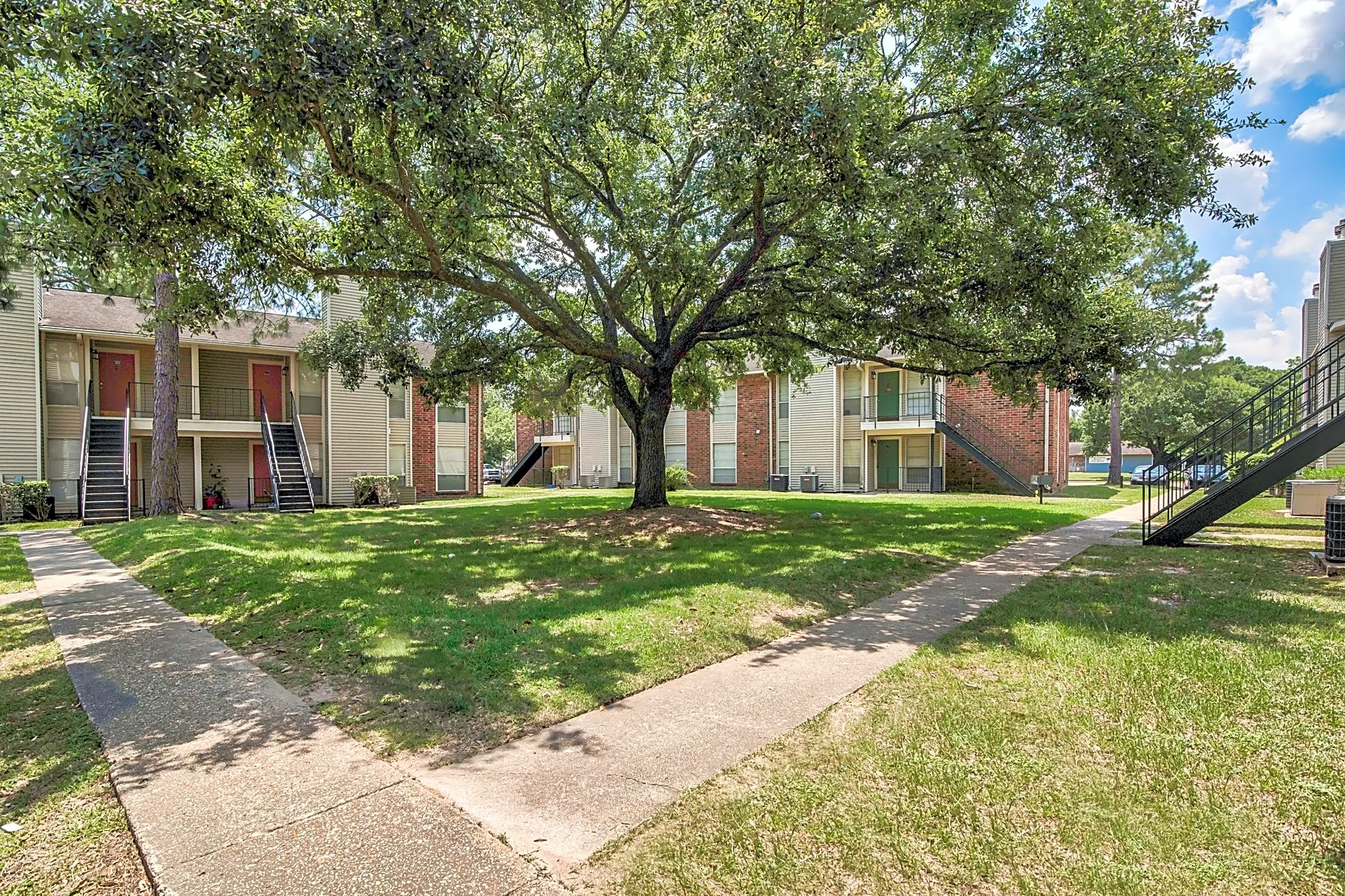 Sherwood Acres Apartment Homes - 12757 Coursey Blvd 