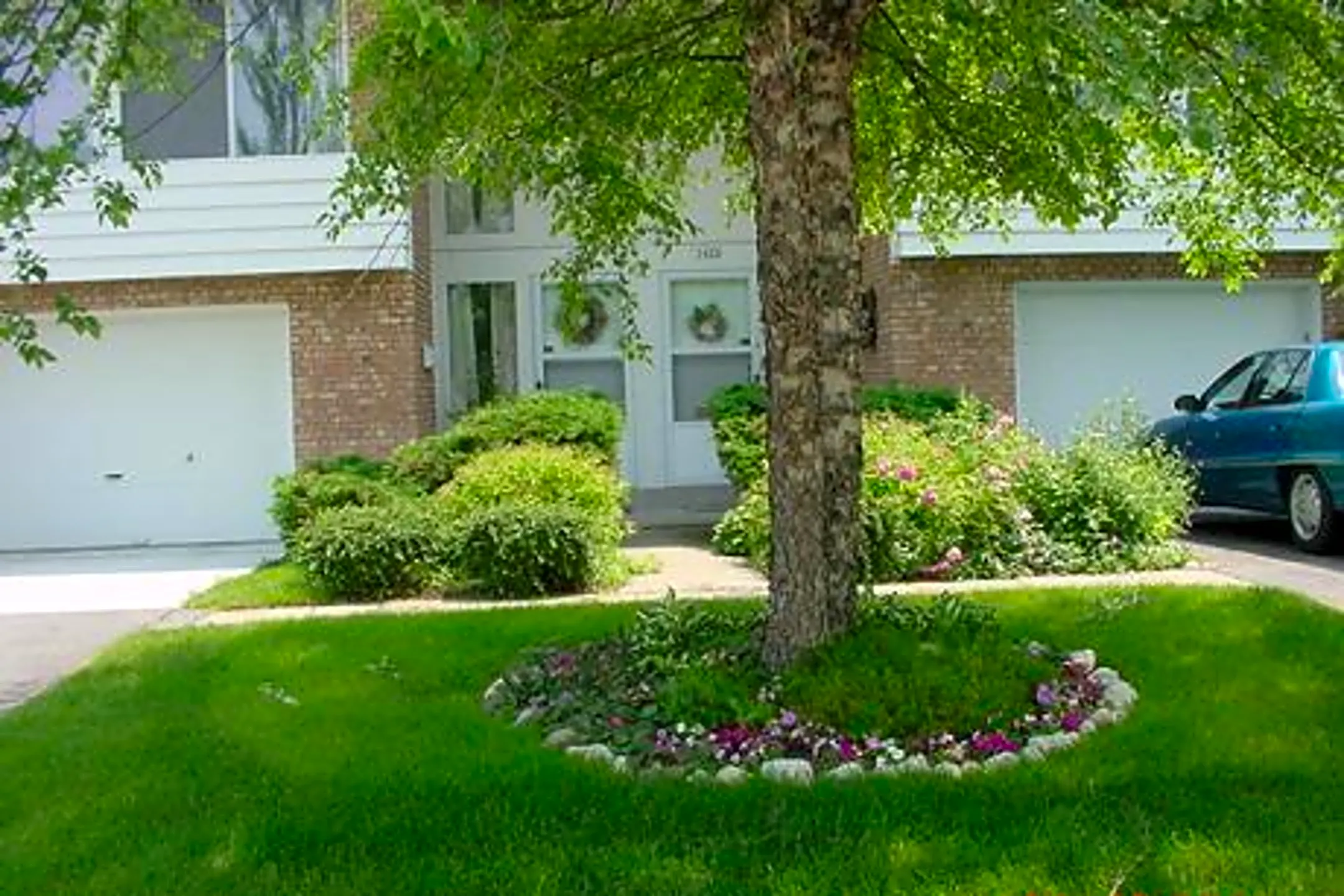 Clayton Park Townhomes 540046 N. Iroquois Road Milwaukee, WI