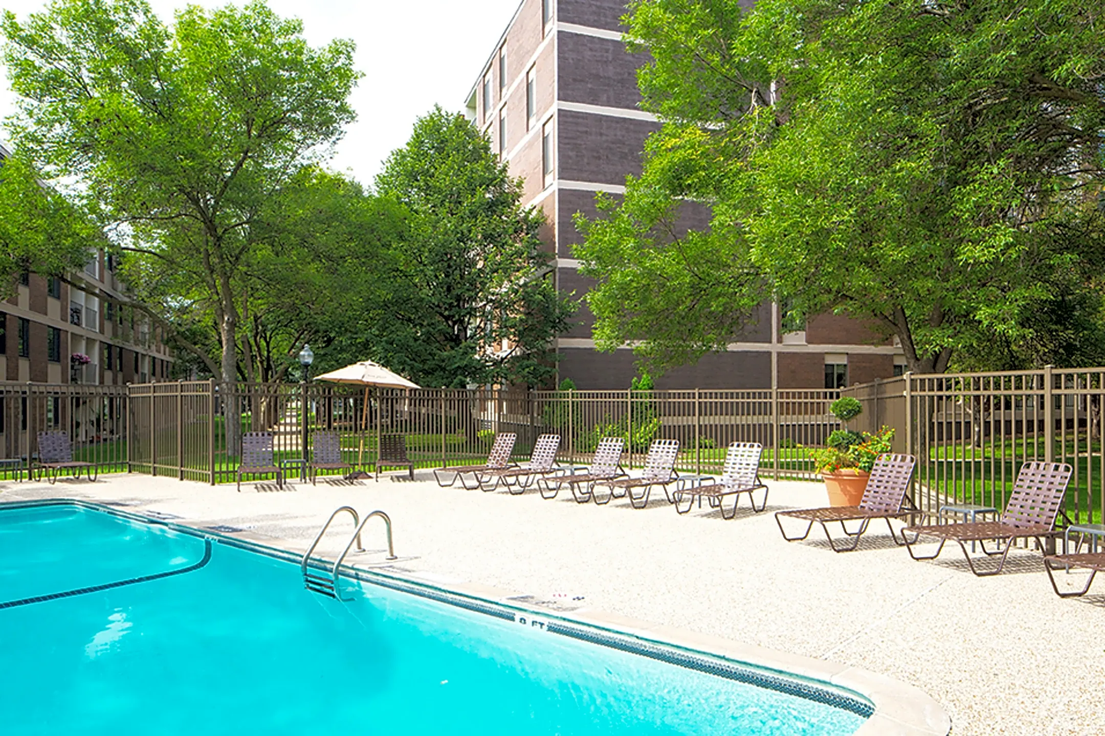 York Plaza Apartments Edina Mn