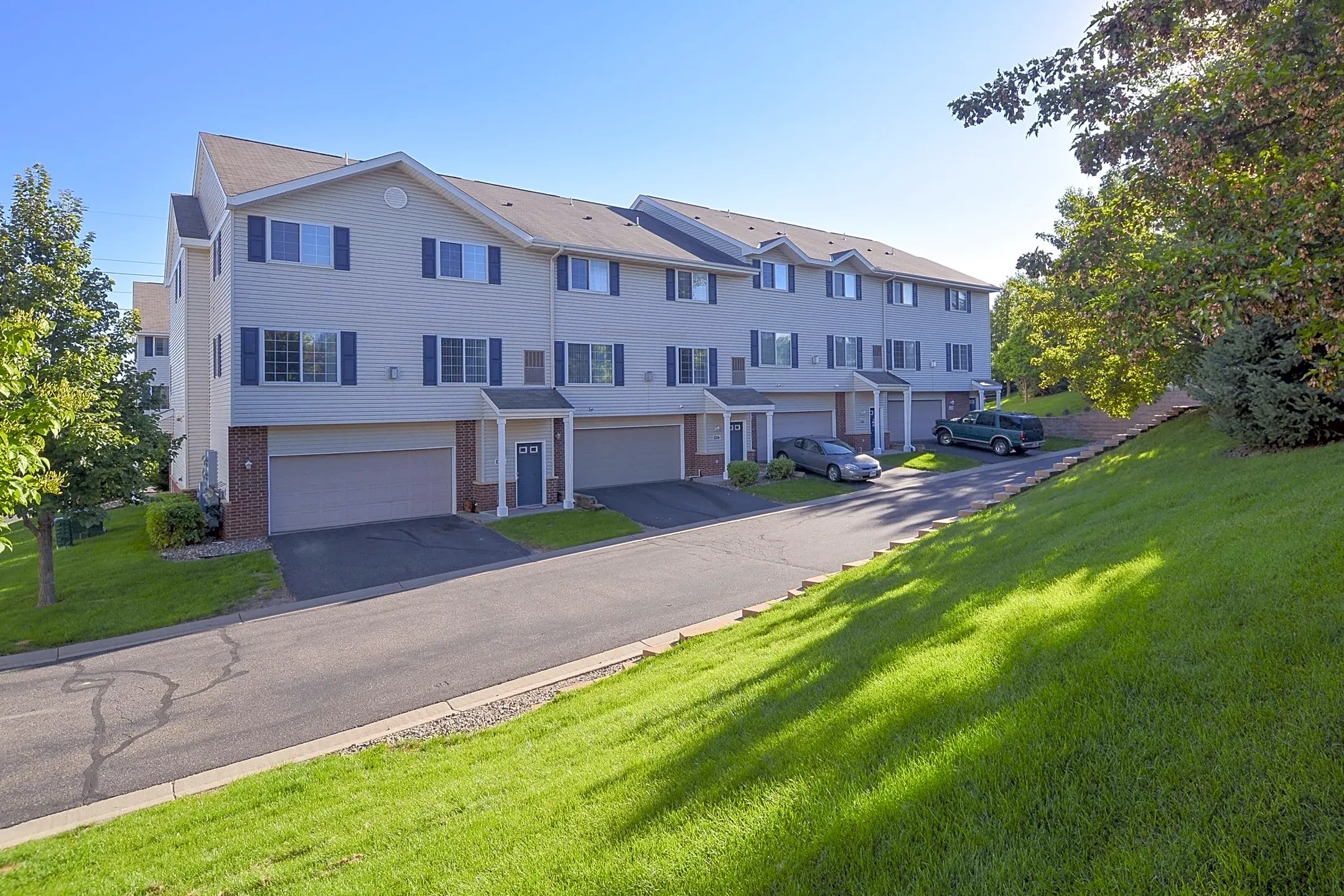 Wyngate Townhomes Apartments - Burnsville, MN 55337