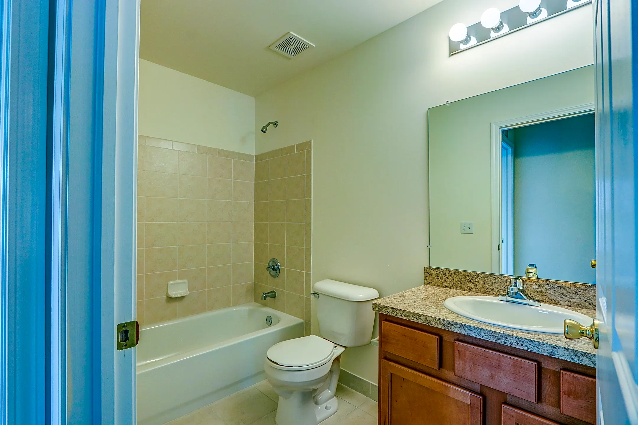 Ashford Apartments w/ Garages 48377 Commonview Dr Shelby Township