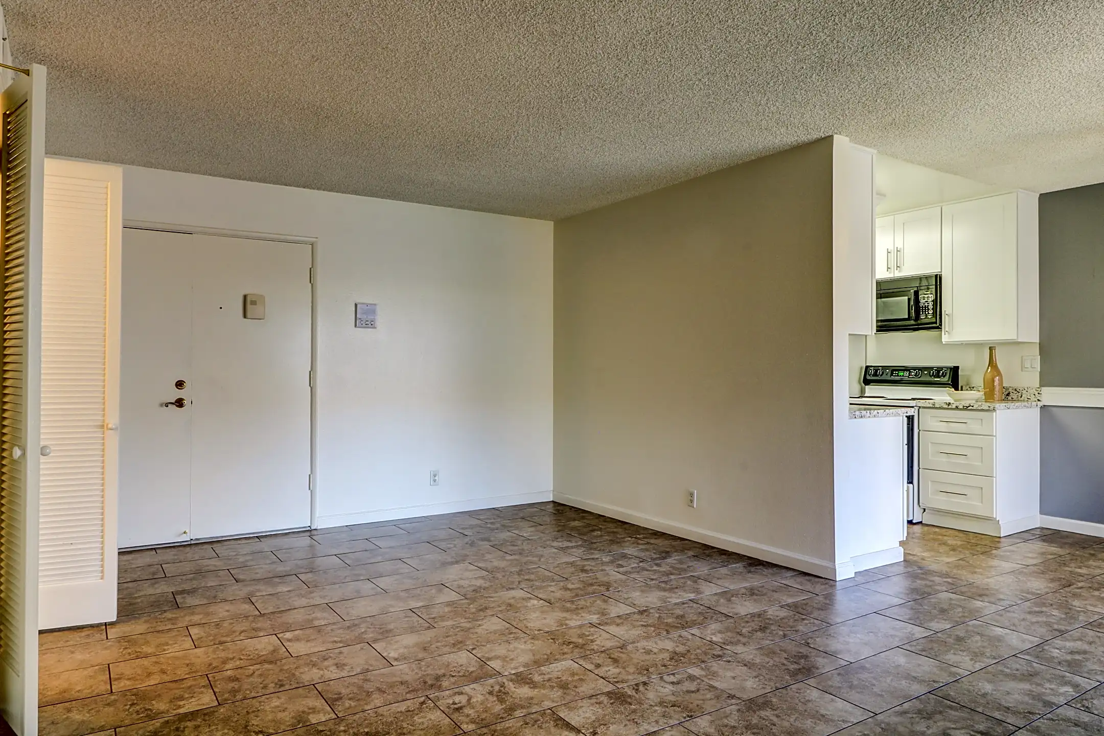 Living Room - Del Mar - Pasadena, CA