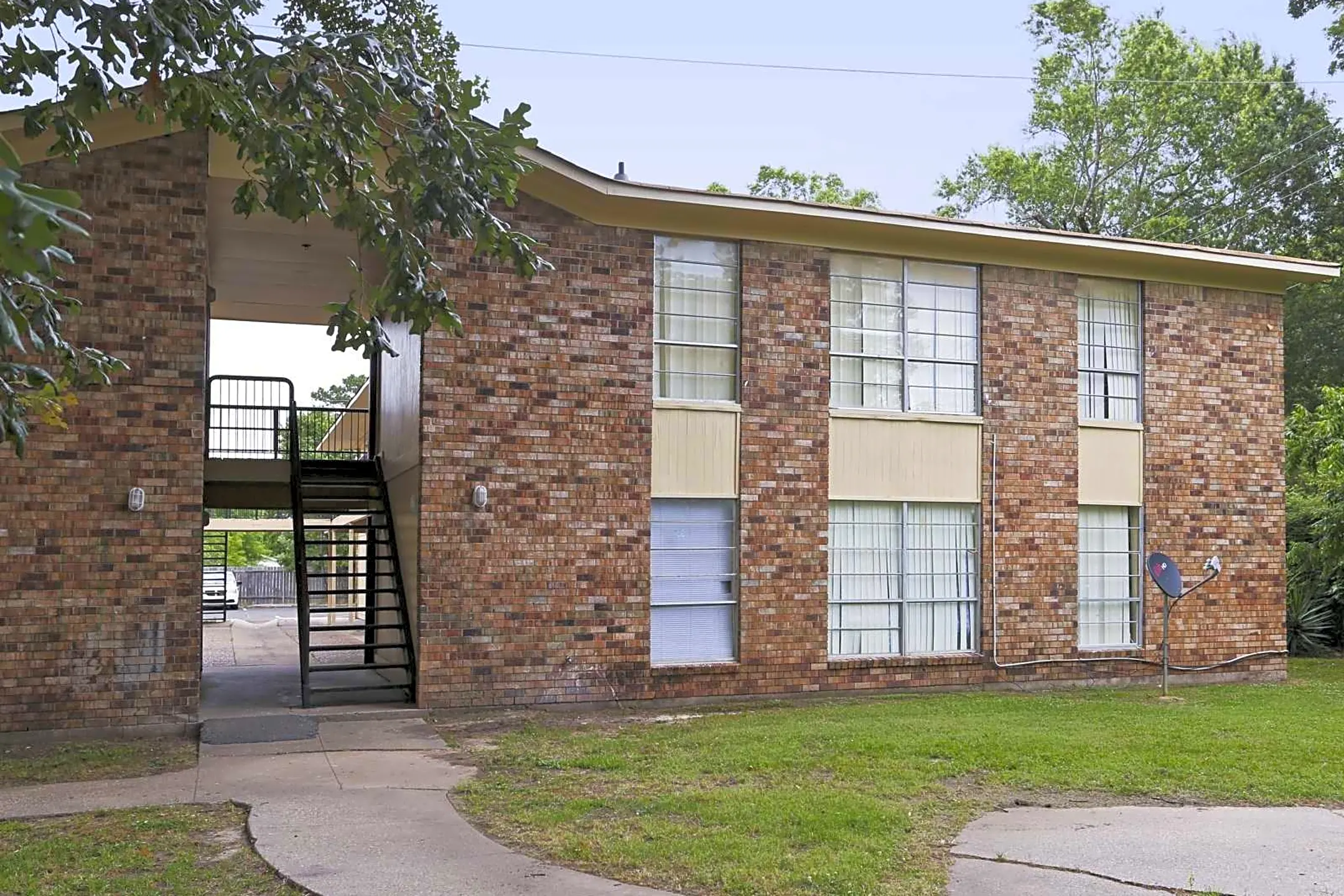 Pines Apartments 8040 Line Ave Shreveport, LA Apartments for Rent