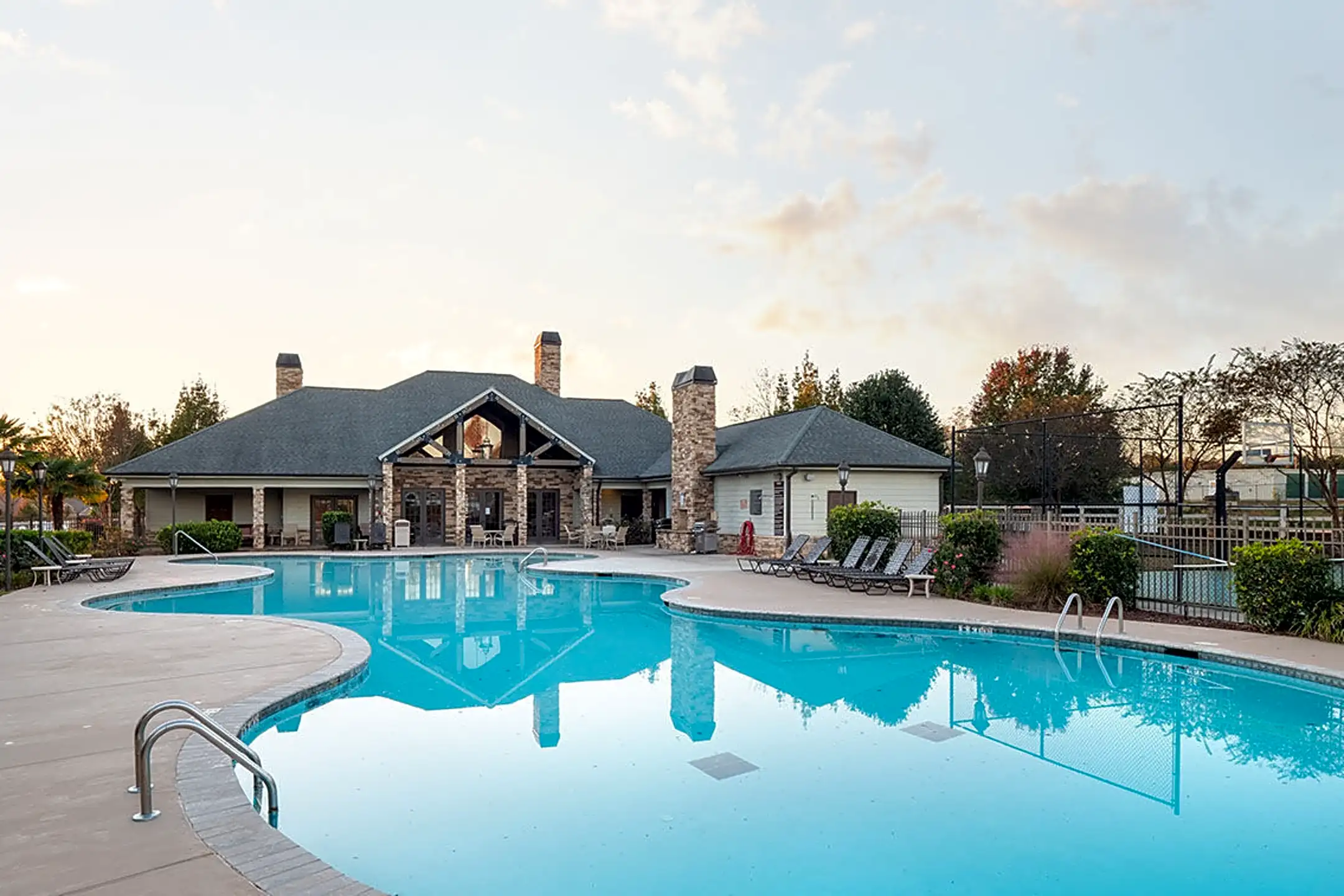 Houston Lake Apartment Community 2350 Houston Lake Rd Kathleen, GA