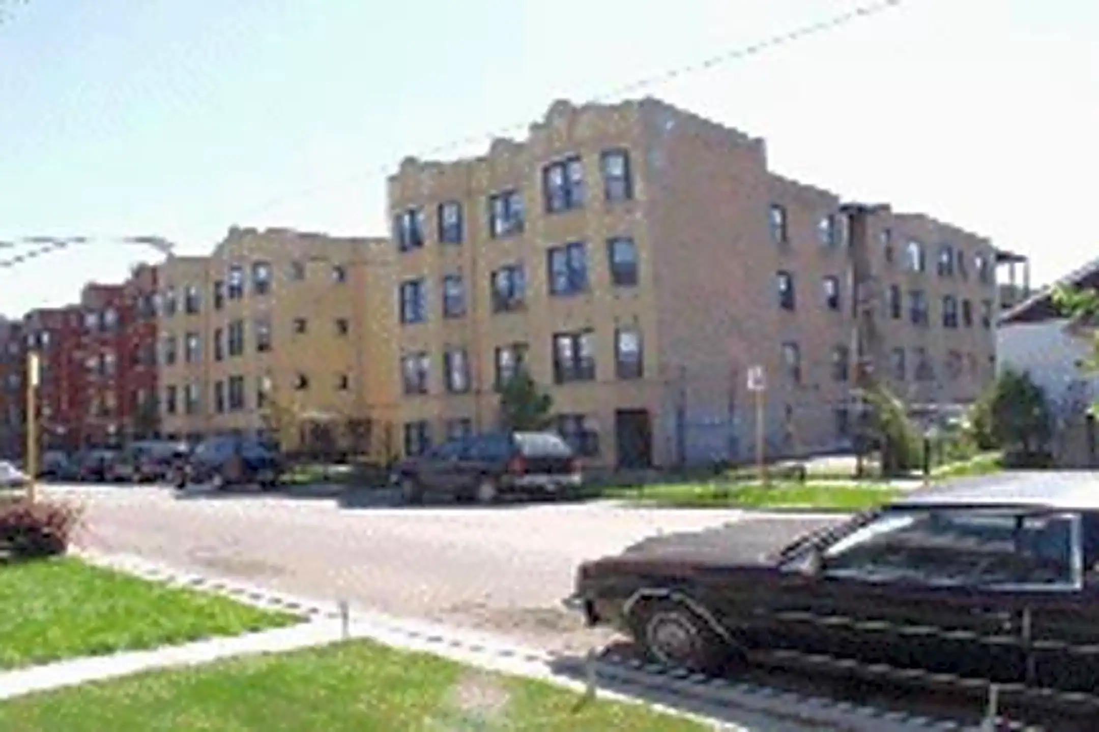 Dickens Courtyard Apartments 3631 W Dickens Ave Chicago, IL for