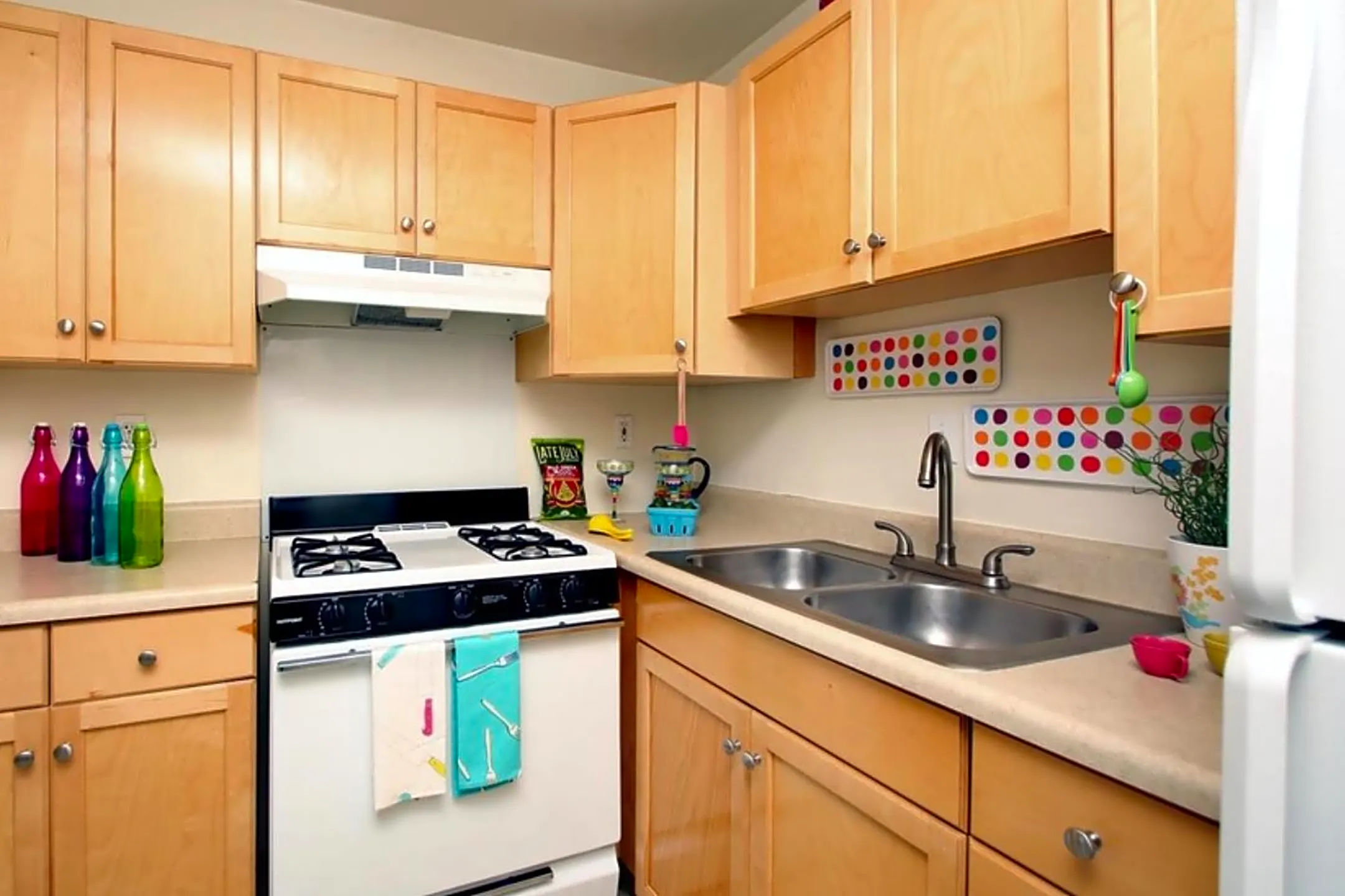 Kitchen - Serenity Park Apartments - Indianapolis, IN