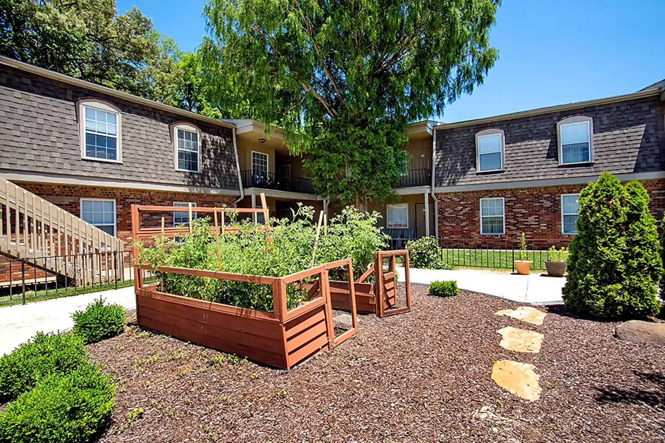 Eco Square Apartments of Evansville - Evansville, IN