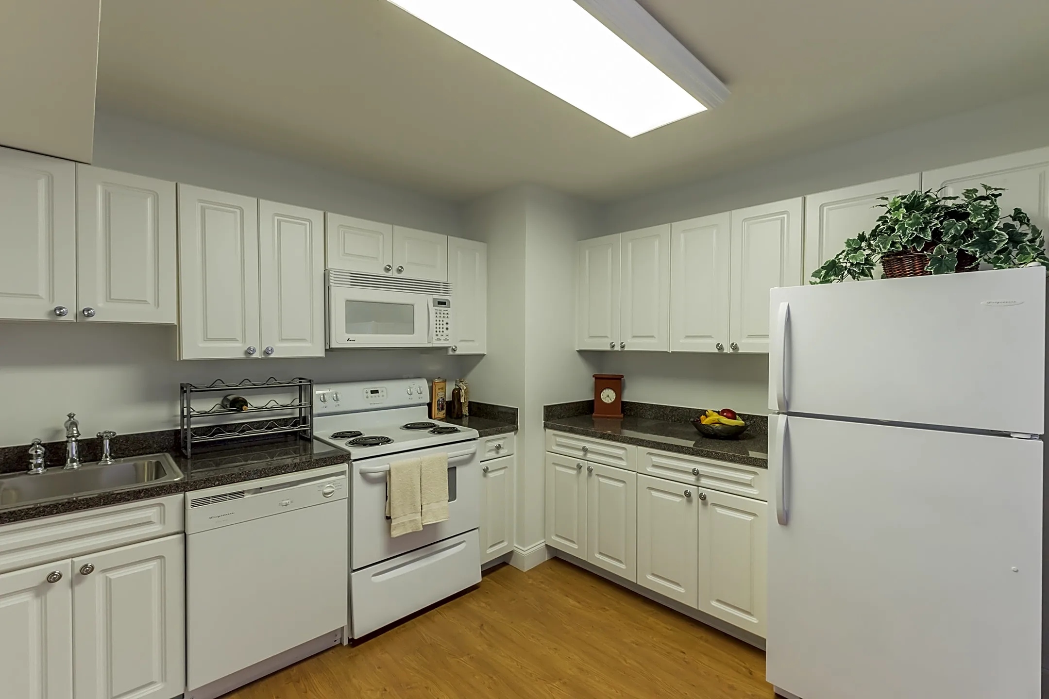 Kitchen - The Fairways Apartments & Townhomes - Thorndale, PA