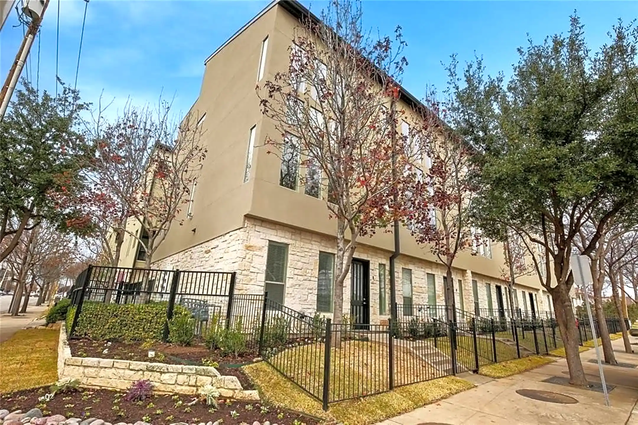 1600 N Haskell Ave. 3 Townhomes Dallas, TX 75204