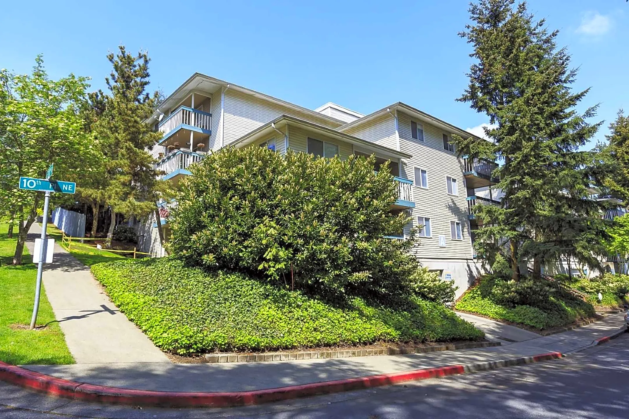 Roosevelt Ridge Apartments - 12002 Roosevelt Way NE | Seattle, WA ...