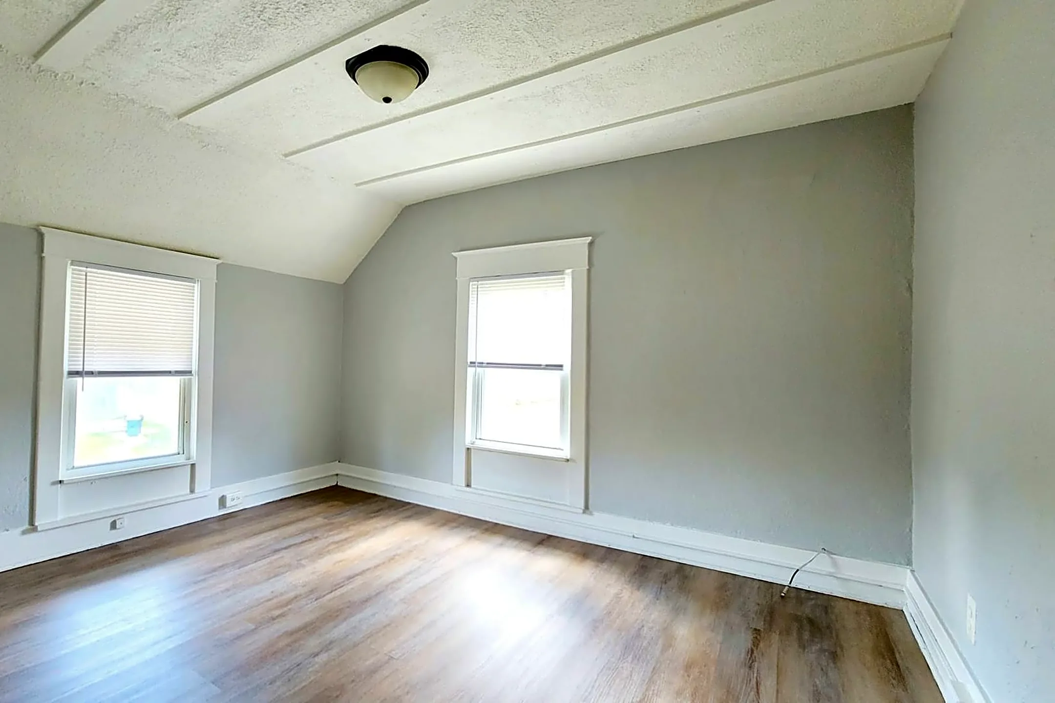 1210 W 6th St 1210 W 6th St unit 3 Mishawaka, IN Houses for Rent