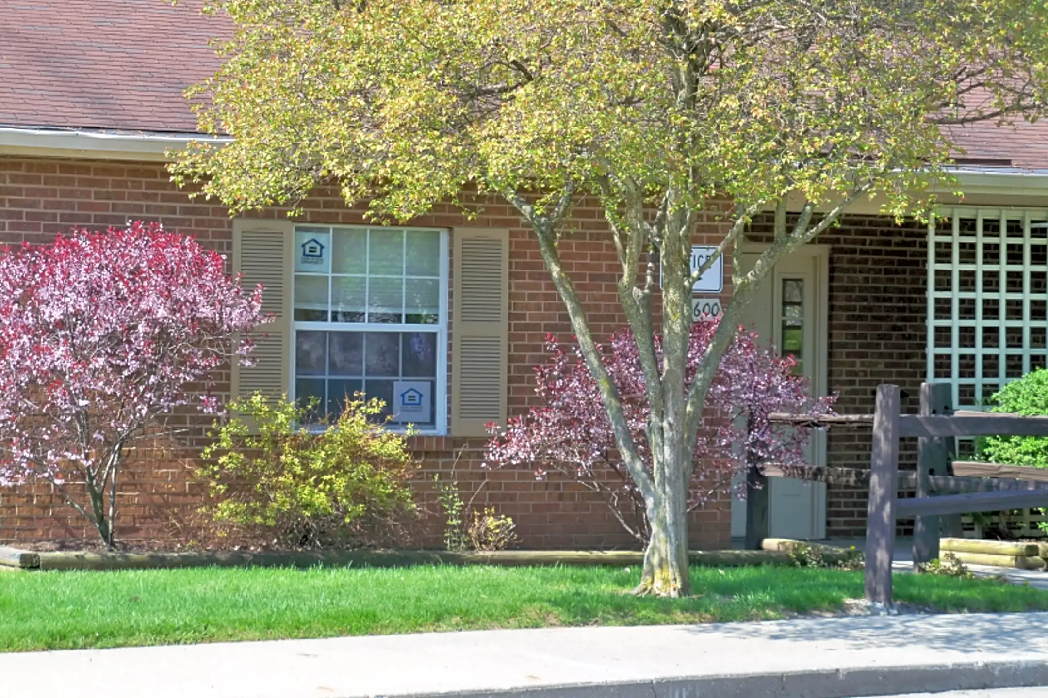 Crossgates Apartments 600 Crossgate Court Springfield, OH