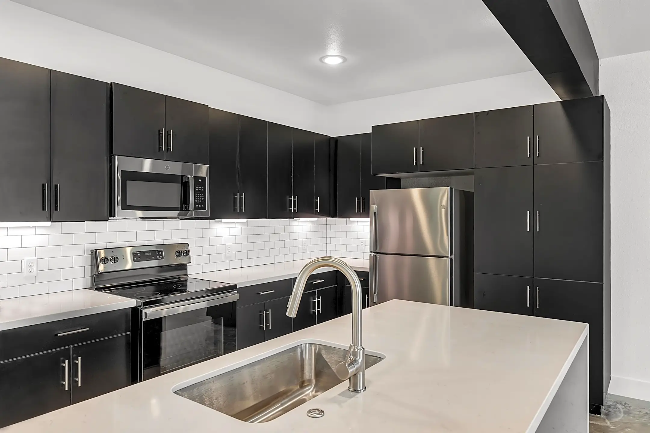 Kitchen - 213 Lynn Dr - Bryan, TX
