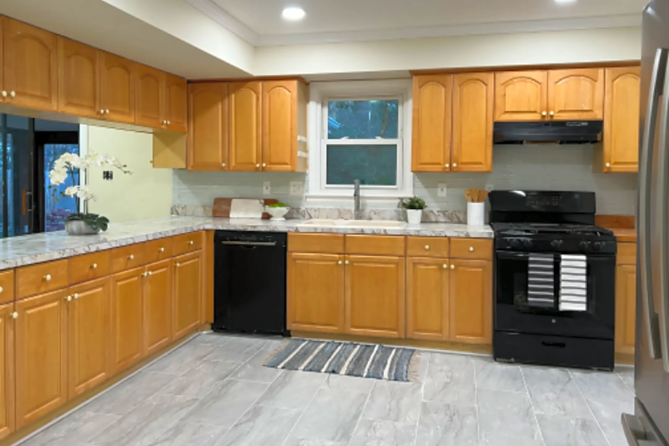 Kitchen - 12000 Surrey Cir Dr - Fort Washington, MD