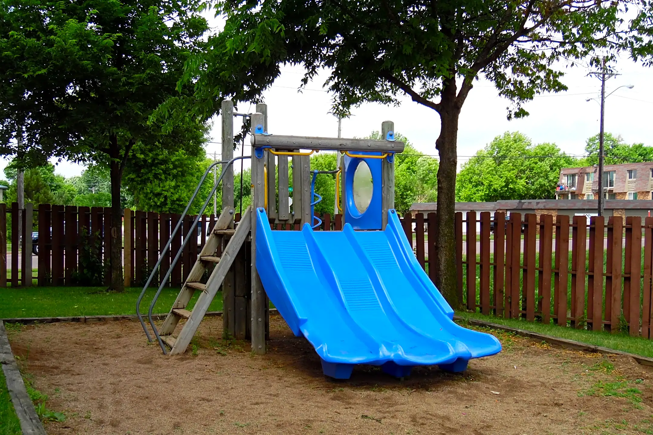 Sandy Creek Apartments 320 N Western Ave Sioux Falls, SD Apartments