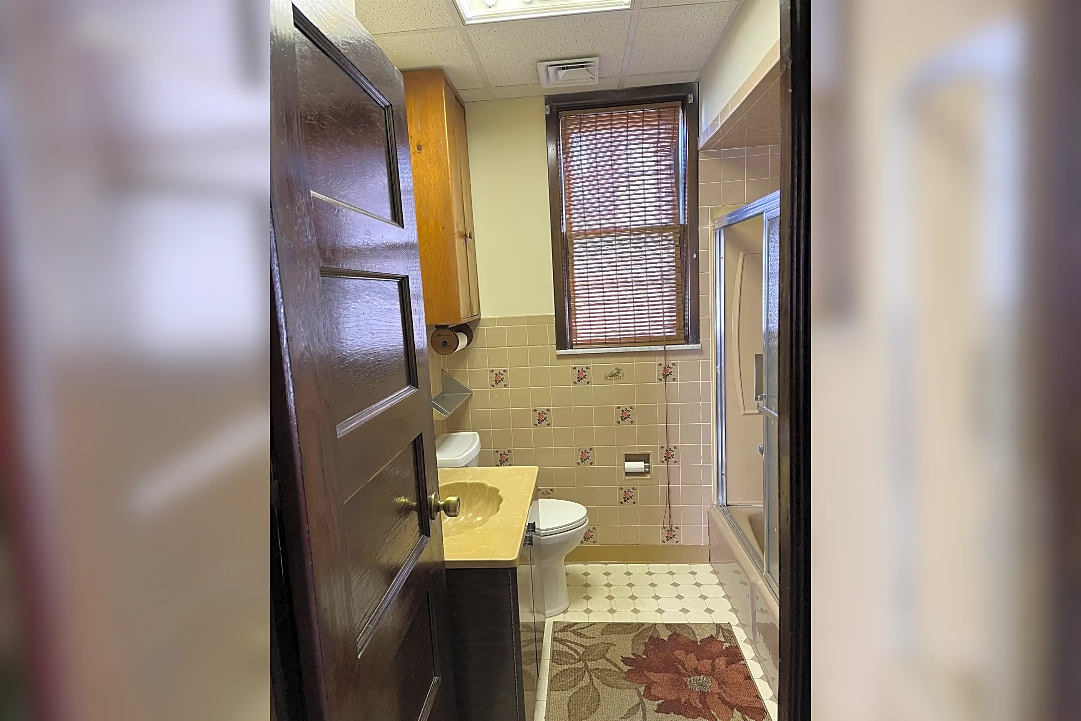Bathroom - 27 W 39th St - Bayonne, NJ